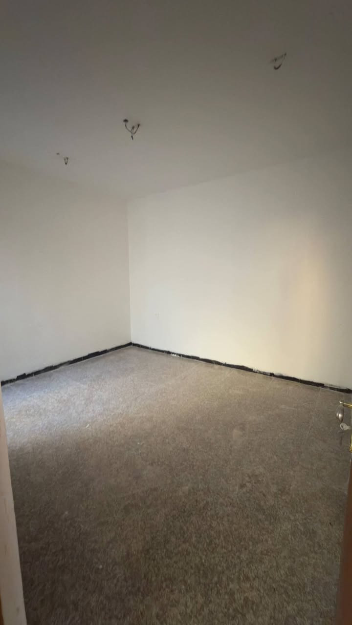 🏡✨ للإيجار ✨🏡
📍 دار سكنية بمساحة 100 متر
🛏️ تحتوي على 4 غرف نوم
🍳 مطبخ حار / بارد
🚿 خدمات متوفرة في كل طابق
✅ مناسبة للعوائل
✅ جاهزة للسكن

📞 للاستفسار:
***********

🏢 مكتب أرض القمة للوساطة العقارية
🔑 نوفر لكم أفضل الخيارات العقارية
