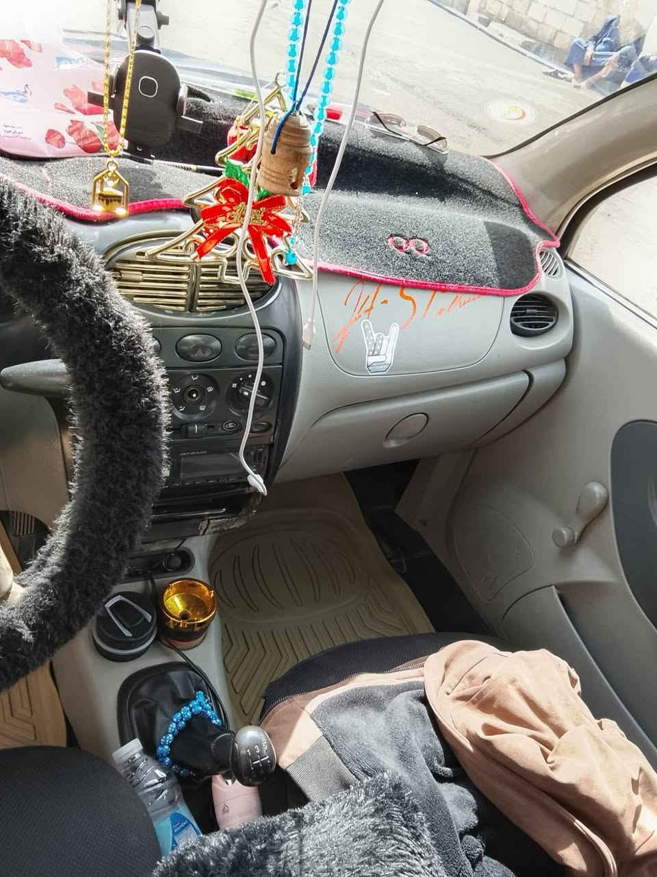 اسلام عليكم
سياره شيري QQ
محرك وگير شرط 
بيها طخا بل جاملق الخلفي 
عليها هيئا 800 غرامات صفر
طخمها جديد زوج تواير امامي جديد باتري جديد
سياره جاهزه مال شغل السعر 20 وبيها مجال للطيبين 
مكاني ايسر حي النتصار
الرقم ***********
         ***********
