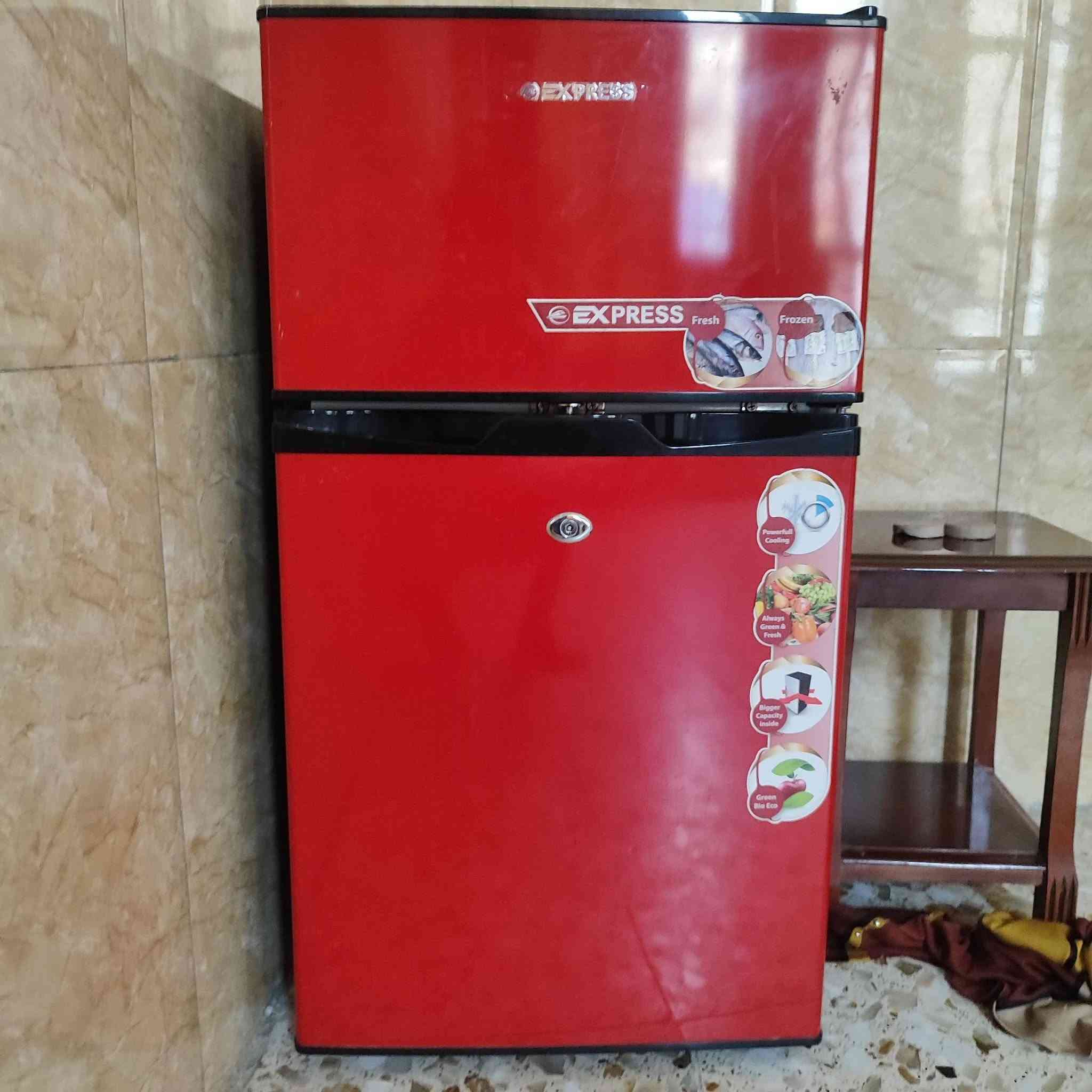 سلام عليكم ثلاجه جديده مستخدم قليل 
6اقدم حجمها 
السعر 115 
مكان بغداد منطقه الأمين الثانيه 
***********
