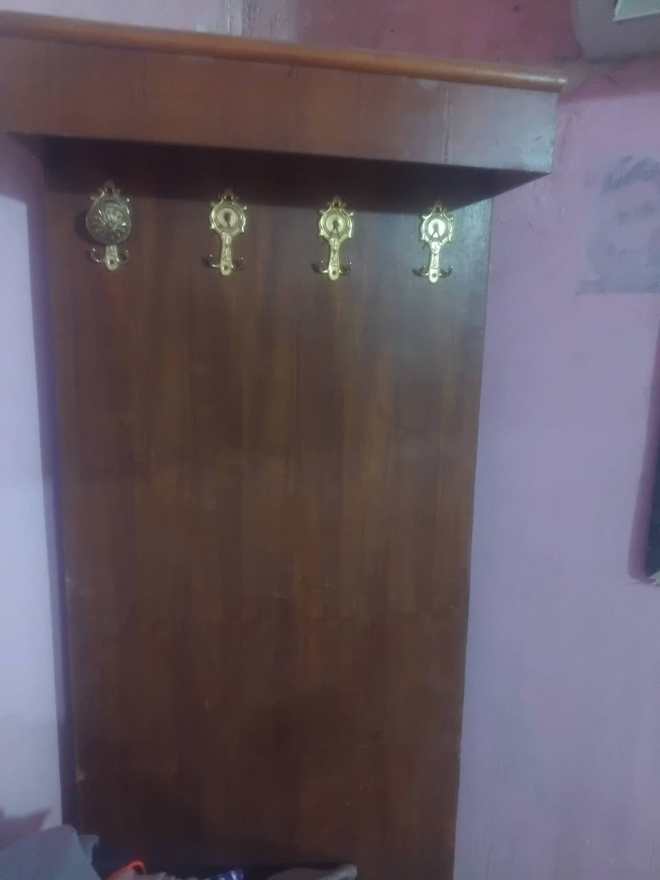 سلام عليكم جربايه نفرين وكومديات  وزاويه  وجربايه نفرين هيه بوفيه وهيه جربايه ام مكتبه.  انجاره سعر كلهن  ١٠٠ الف. تليفون ***********
