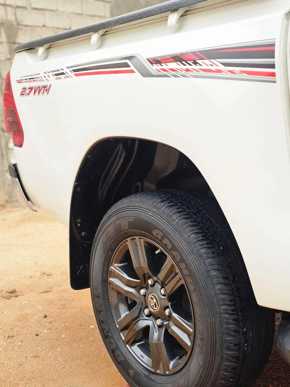 السلام عليكم ورحمة الله وبركاته 
جمعة مباركة على الجميع 
تويوتا هايلوكس فورويل 2023 ساز ام الضمان كير اوتماتيك 6 نمر 

تجي بصمة وتبريد كشنات وشاحن واير ليس بنيد جكات واضاءة بالبنيد ومري شفط واضاءة ترحيبية بالمري وتبريد شاشة وشاشة وكاميرا وحساسات ومثبت سرعة تحكم جهتين دفلوك وتحكم بنضام……..الخ ..

السيارة رقمها شمالي باسمنا تريد تحويل تريد وكالة 

ممشى السيارة 90 الف 
السيارة جديدة بمعنى الكلمة شرط تايرات الشركة جواها  شرط سبيرها ما نازل وعدتها والمثلث والجك مال الشركة شرط ما مفتوحات 
 
السيارة مكفوووولة كفالة عامة من صبغ وضربة وبارد بختصار مكفولة من كلشي برغي واحد ممفتوح بيها 
وبيها سونار الي يرده هم ادزه الة 

سعر السيارة : 330 وبيها مجال شي بسيط 
رقم الهاتف :*********** بغداد, العراق
