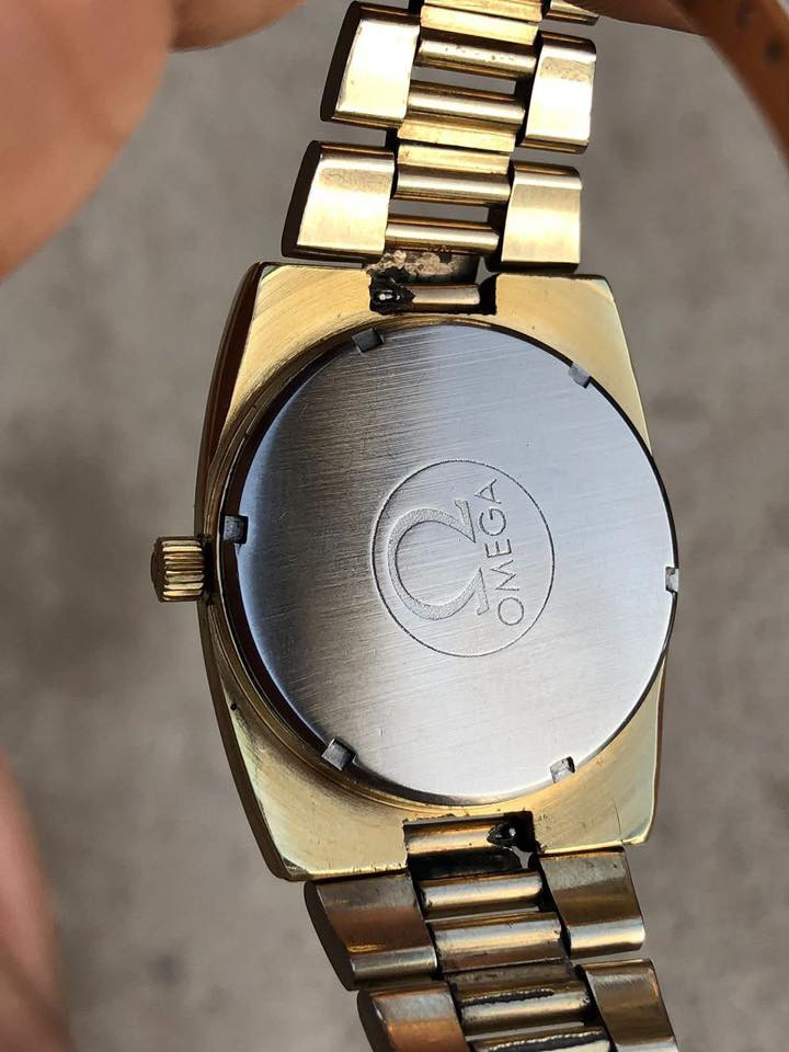 السلام عليكم
اوميغا جنيف اوتمايتك سويسري 
نافذه تاريخ يومي القطر 38
بلادي نظيفه جدا 
السعر 200 الف 
يوجد توصيل 
شراي يتصل عليه 
***********
