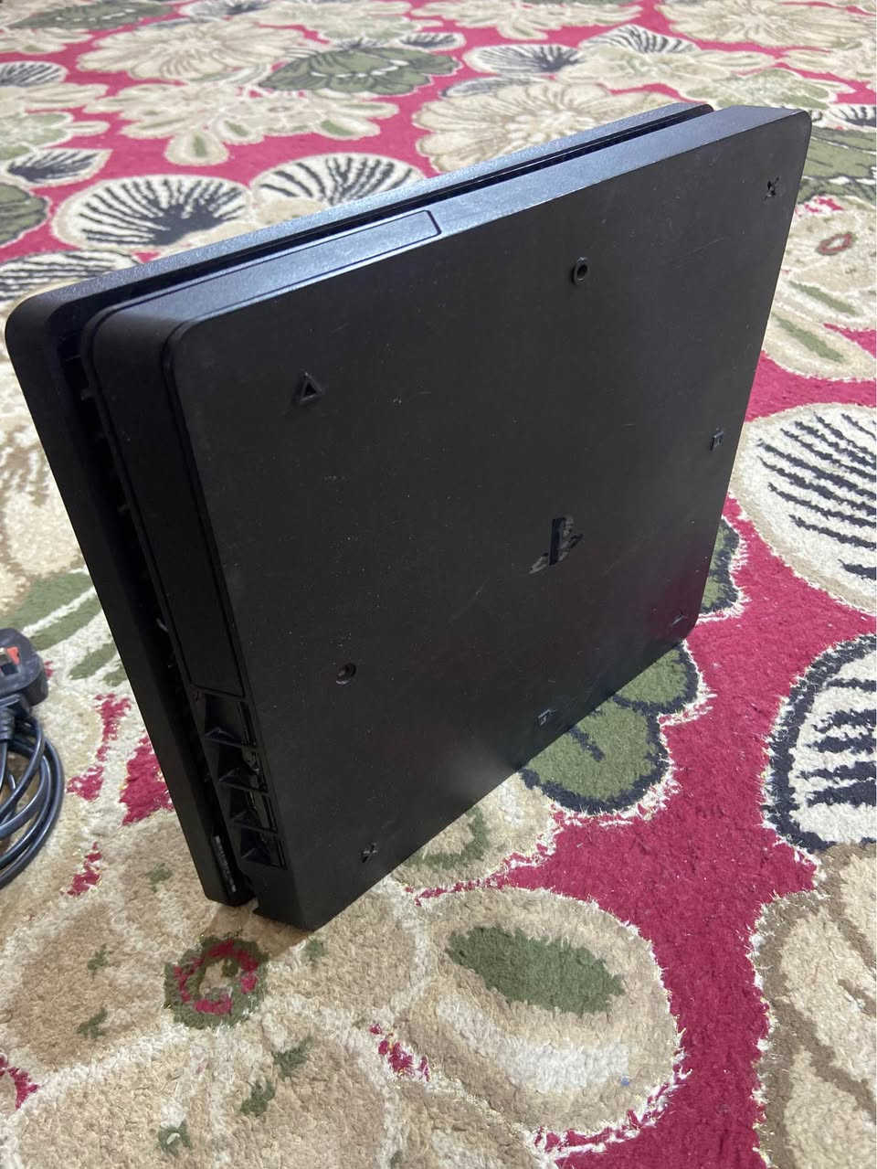 سلام عليكم بليستيشن 4 سلم 500GB بلي نضيف اي خلل مابي الله شاهد عليه فقط مبدل معجون حراري فقط وياه جوستك وكيبل تشغيل وقرص gta وبي حساب منزل بيس 25 البلي تجي تفحصه يمي والك بي ضمان غير هاذ شي يرجع 
السعر 175 وبي مجال حق الجيه 
مكاني البصرة الجمعيات الاولى
[***********] البصرة, العراق
