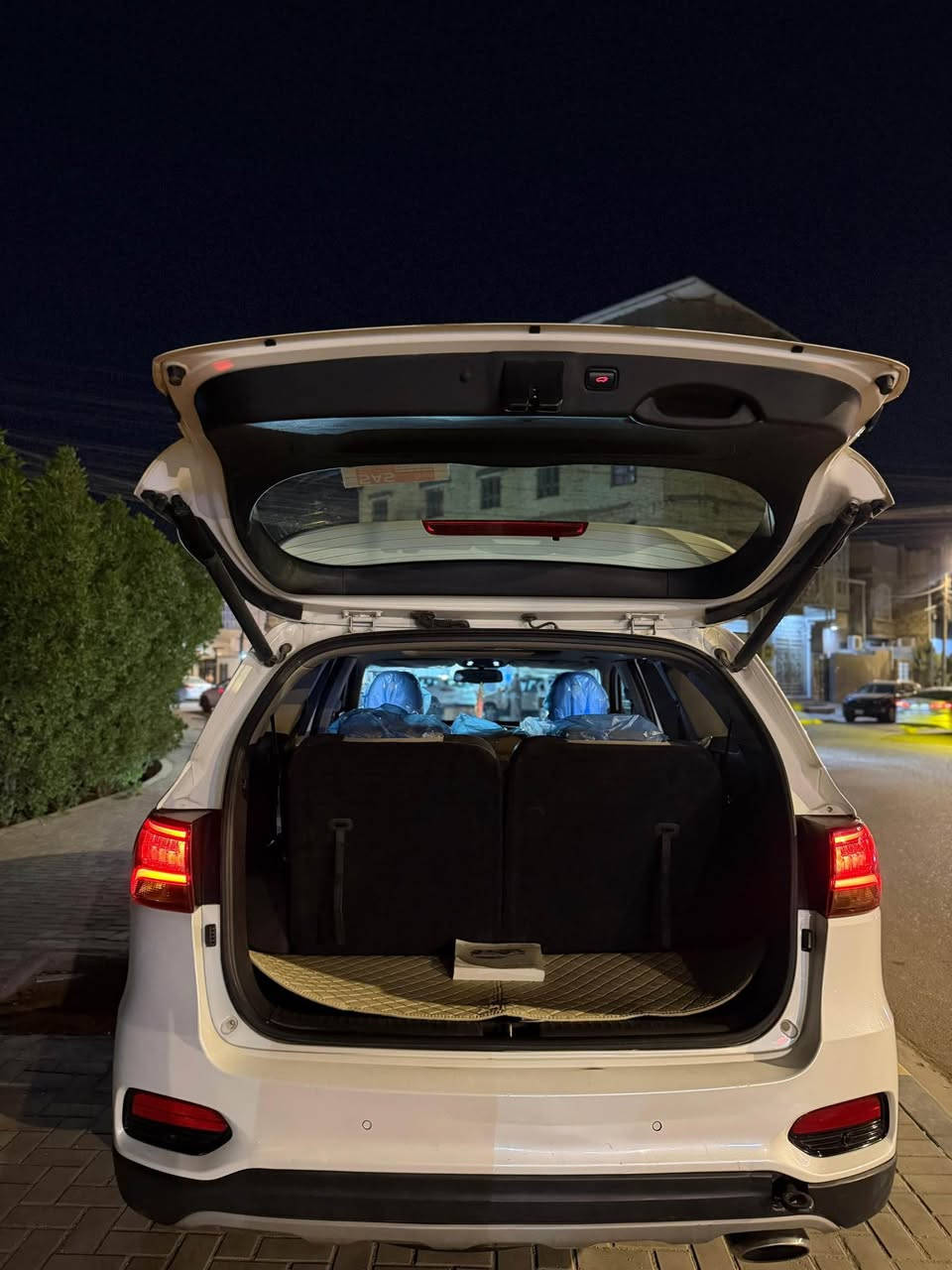 السلام عليكم ورحمة الله وبركاته
كيا سيرنتو خليجي موديل 2018 شكل ال2020 فول مواصفات ١/١ 
السيارة كفاله عدا باب السدر الكدام بي جلاتين
السيارة رقم بغداد  الجديد بسم نسيبي  شرط التحويل 
السيارة جديدة الى معنى الكلمة ممشى السيارة 80km
استعمال  شخص واحد 
مواصفات السيارة 
لدات امامي 
لدات خلفي 
حساس امامي 
حساس خلفي
زراك لايت 
السيارة بنراما فتحة قطعتين 
تبريد ٣ قطع 
مقاعد ٧ 
كشنات كهرباء 
كشنات تدفئة وتبريد 
بردات خلفية
ويلكب كروم 
تحكم ستين وتدفئه ستيرن 
شاشه كبيرة تدعم كار بلي 
شفتات ستيرن 
السيارة بيها هواي مواصفات بعد 
واجدد من الصور 
مكان السيارة بصرة ياسين خريبط 
سعرها238 وبيها مجال للجناي 
رقم الهاتف *********** البصرة, العراق
