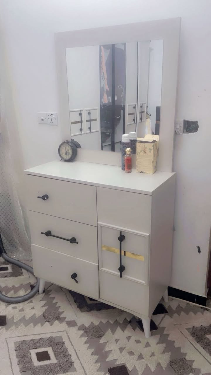 غرفه نوم تركيه خمس قطع ام الجك داخله اناره
بسعر ٥٠٠ وبيها 
***********
