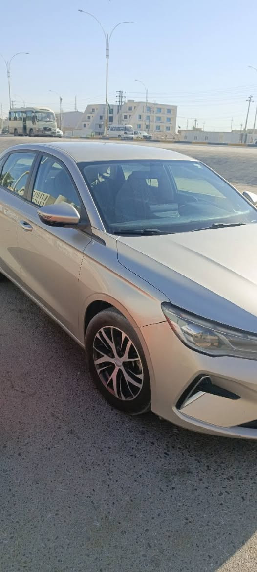 جيلي امكراند موديل 23
رقم معوقين مثنى 
 محرك 1500
گير اوتو
 شاشة كبيرة
قطعتين تبريد 
ويل كب 
اشارة بالمري
لد امامي + بلاجكتور
حساسات خلفي
بصمة ابواب +  بصمة تشغيل
العنوان المثنى 
التواصل واتساب او الاتصال 
***********
