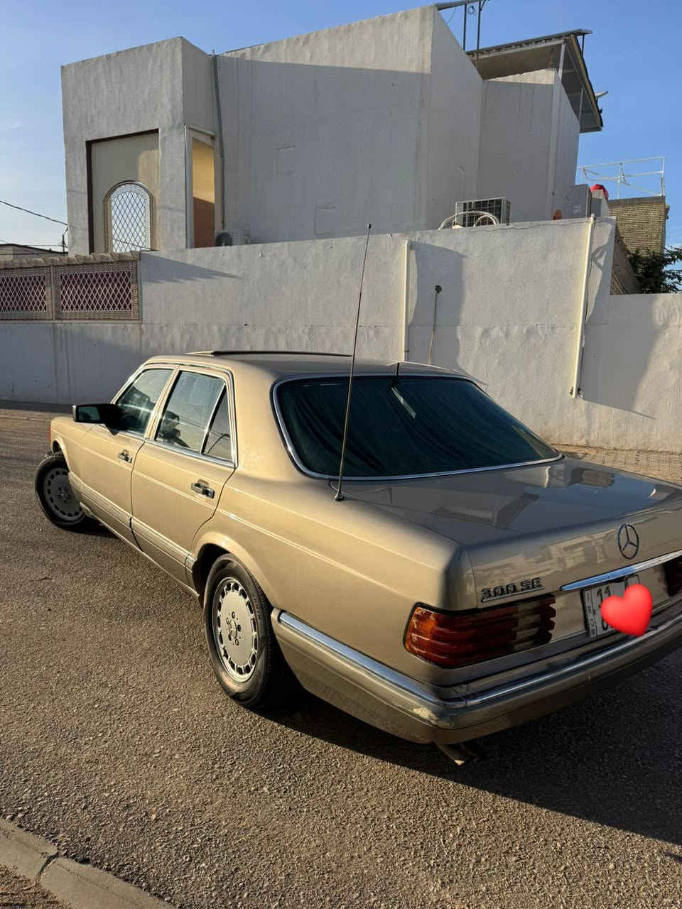 السلام عليكم للبيع فقط مارسدس رئاسي موديل 87
سياره جديده جاهزه من كلشي ربع ماذب عليه 
باتري جديد حداديه جديده تبريد شغال ثلج 
تخم تاير جديد سماعات بلادي مجسم صوت 
صبغ عام جماليه بدون ضربه بدون خياس 
السعر 90 وبيه مجال الشراي يتصل وبي خير ويدلل 
***********
مكان السياره نجف الاشرف
