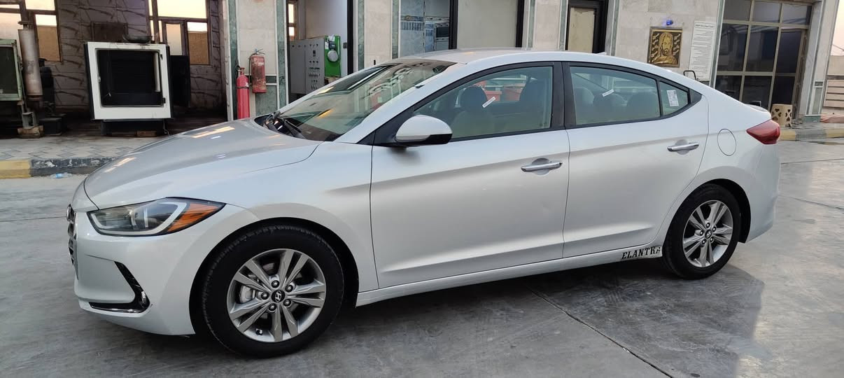 سلام عليكم سياره البيع النتره وارد امريكي موديل17 مكان الناصريه ذي قار سعره128 وبيه مجال***********
