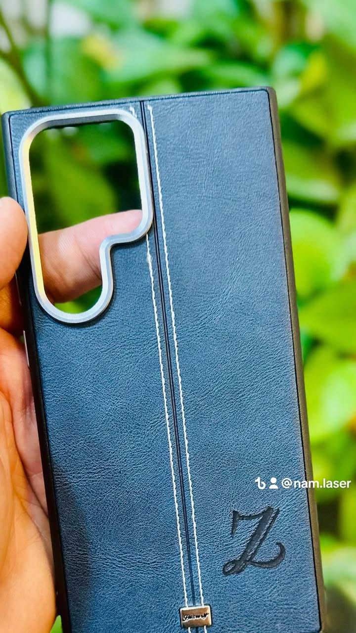 كفر ايفون جلد حفر حسب الطلب سعر القطعه 4 آلاف دينار يوجد توصيل لكل العراق      ***********
