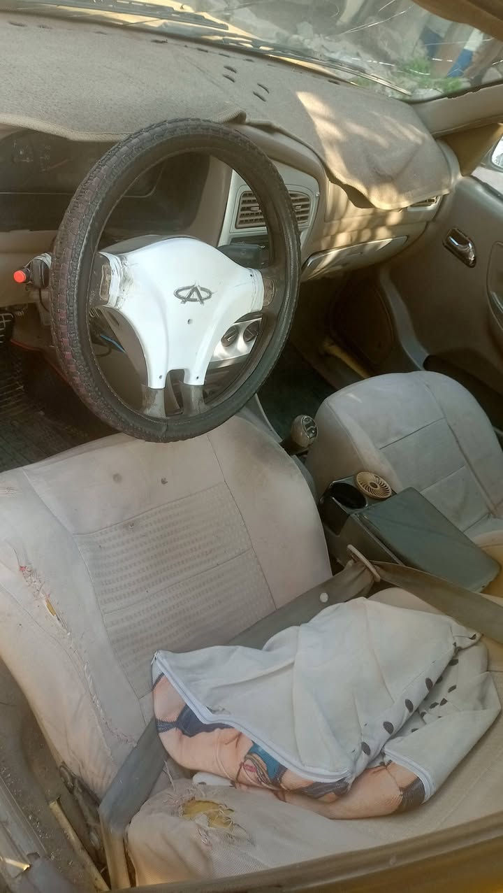 شيري بدون تحويل 2010 السيارة حلوة مابيه خياس رقم اللماني بدون راعي  كير محرك كفاله شرط فقط الجام ماواصله كهرباء  *********** السعر 14 سنوية 22 منتهية عظم مراوس هم اراوس
