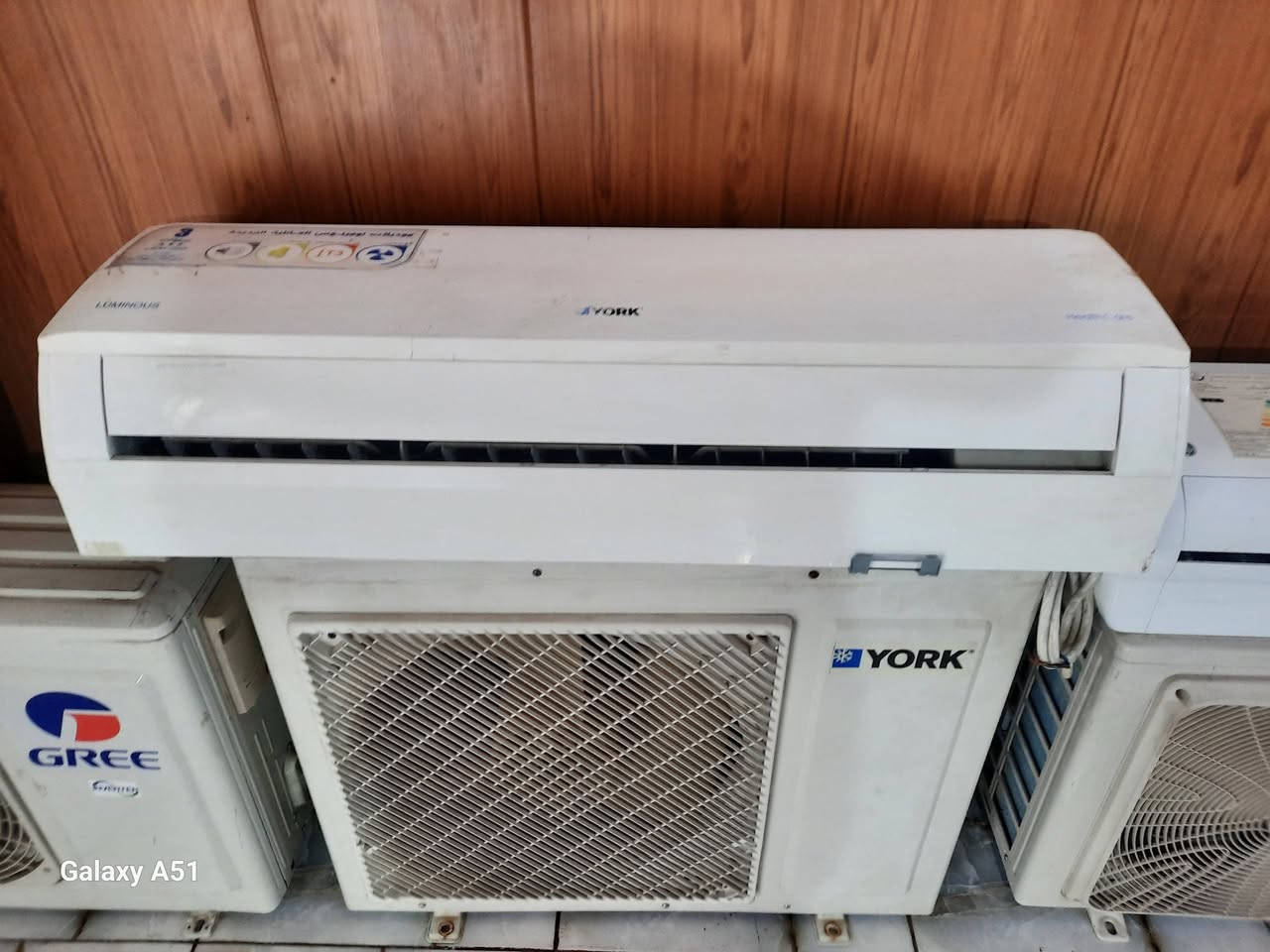 سلام عليكم سبالت ١طن نوع جنرال الكترك  انفيرتر او ٢طن يورك بس بارد  او خارجيه ١طن كري انفيرتر او ٢طن داخليه الحافظ سبالت جاهزات من كل شي العنوان بغداد رقم الهاتف *********** السعر ٨٥٠
