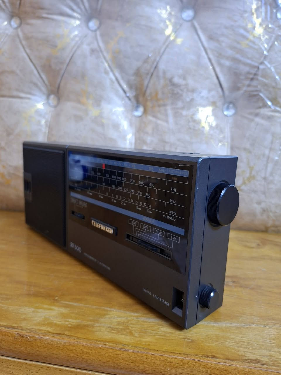 تحية طيبه جهاز مارگه تليفونكن الماني 
سحب جداً قوي نقاوت الصوت ممتازه 
نسبه النظافه عاليه 95 ٪  اربع موجات 
مع FM  كهرباء مباشر  باتري عدد 4 وسط
يوجد فيديو لتوضيح السعر خاص 
***********
