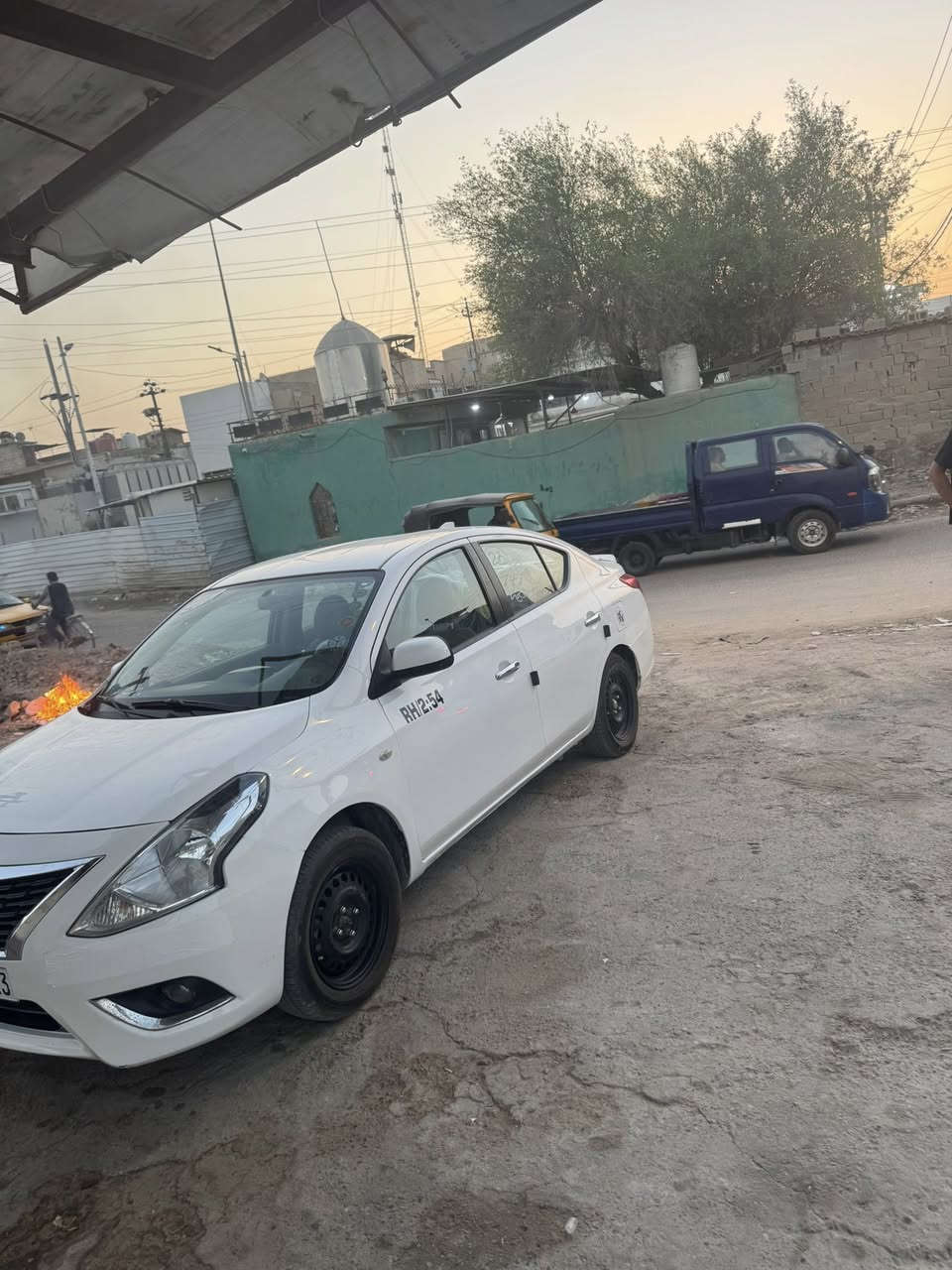 سلام عليكم نيسان سني موديل 24 رقم أربيل تحويل وكالة جاهز سياره بيهااا مكانات بارد وجمالغ  أمامي  مبدل اثر طخه دراجه سعر 110 وبيها مجال مكاني بصره شارع الوفود رقمي ***********
