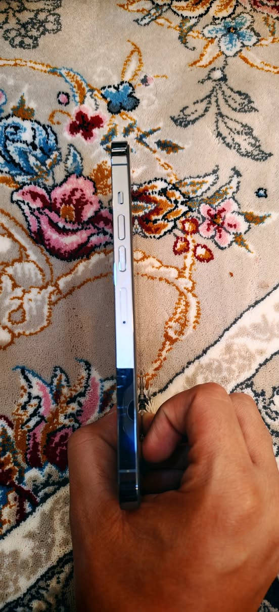 سلام عليكم ايفون 13برو ماكس امريكي نضافه شوفت عينك مكفول كفاله عامه من الفتح وكلشي بطاريه 89 العماره حي العسكري ***********او خاص
