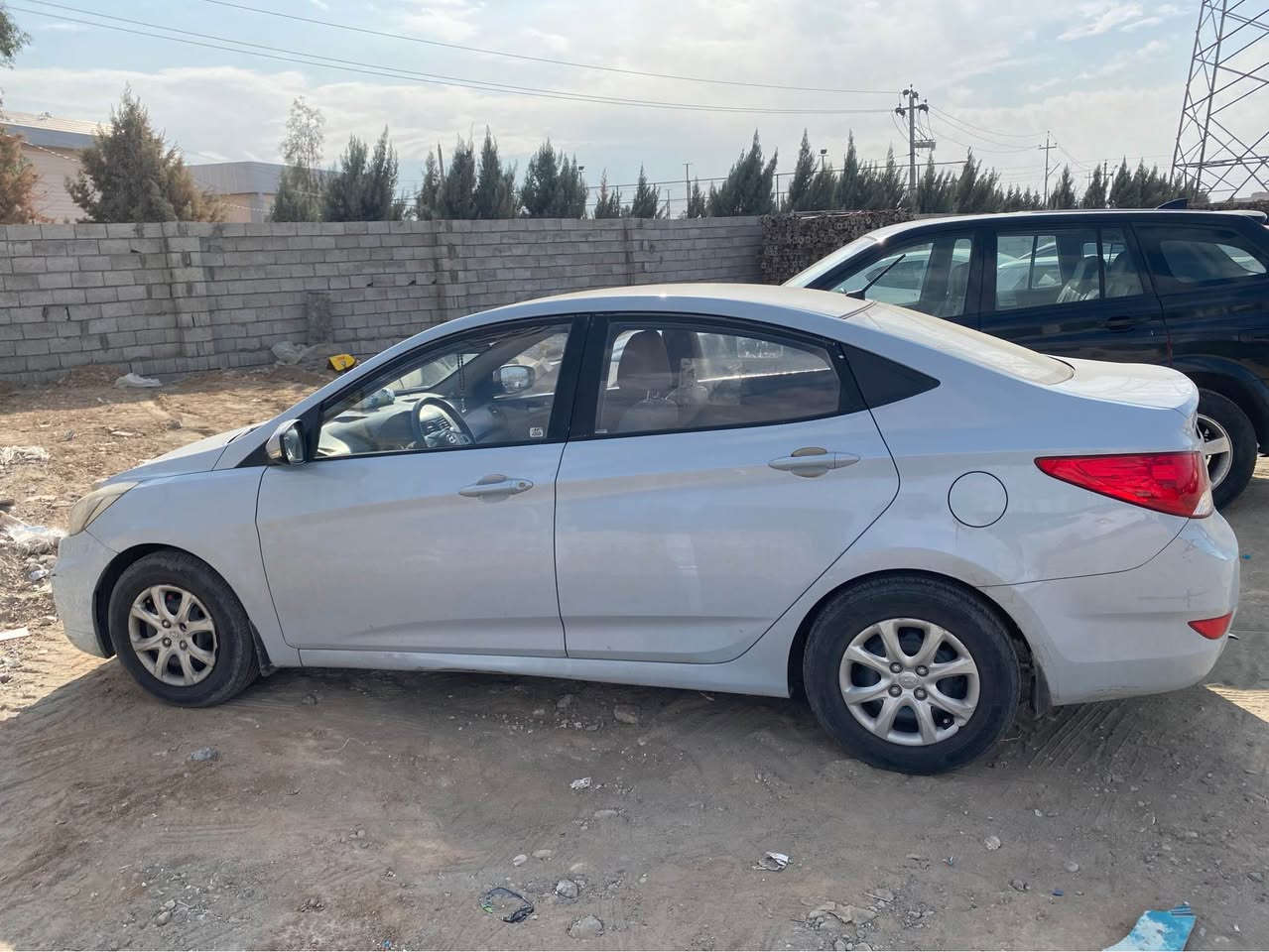 سلام عليكم اكسنت مضلع موديل 2017 لون سمنتي مميز محرك دوش 
بيها جاملغ خلفي سكن صبغ وتعديل + رصعه بلبونيد باقي شرط كير محرك برغي ممفتوح شرط فحص سياره نضيفة كدام العين بيها بطاقه بنزين وتحويل ثاني يوم شراي خابر وتدلل *********** كركوك, العراق
