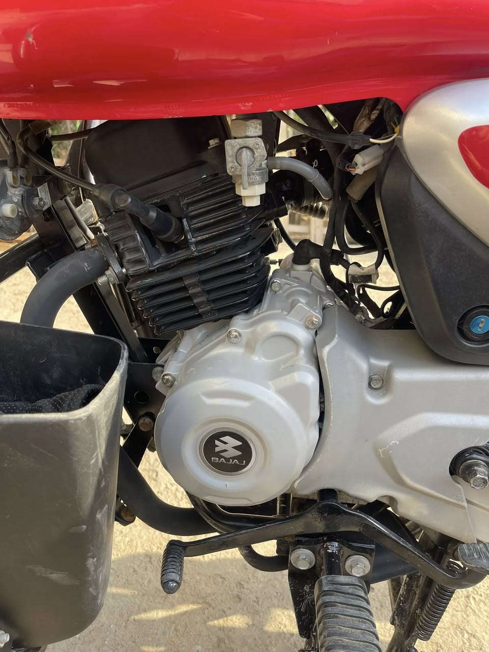 السلام عليكم بوكسر موديل ٢٣ مرقمه بغداد
ميكنه زيرو قبل شهر شديتها 

كابريتر شركه جديد

زنجيل ودشالي قبل سبوع شديتهن 

صنيه جديده 

كشن مدوشم عالي 

زنون يعمي 

دسكات بنزات جدد 

اشاير شغاله كلهن

باتري جديد قبل سبوع شديته 

 الدراجه كامله مكمله تاخذها كبل تطلع عله باب الله متوكفك بشارع ابد شراي اتصل 

+964 772 255 1246
