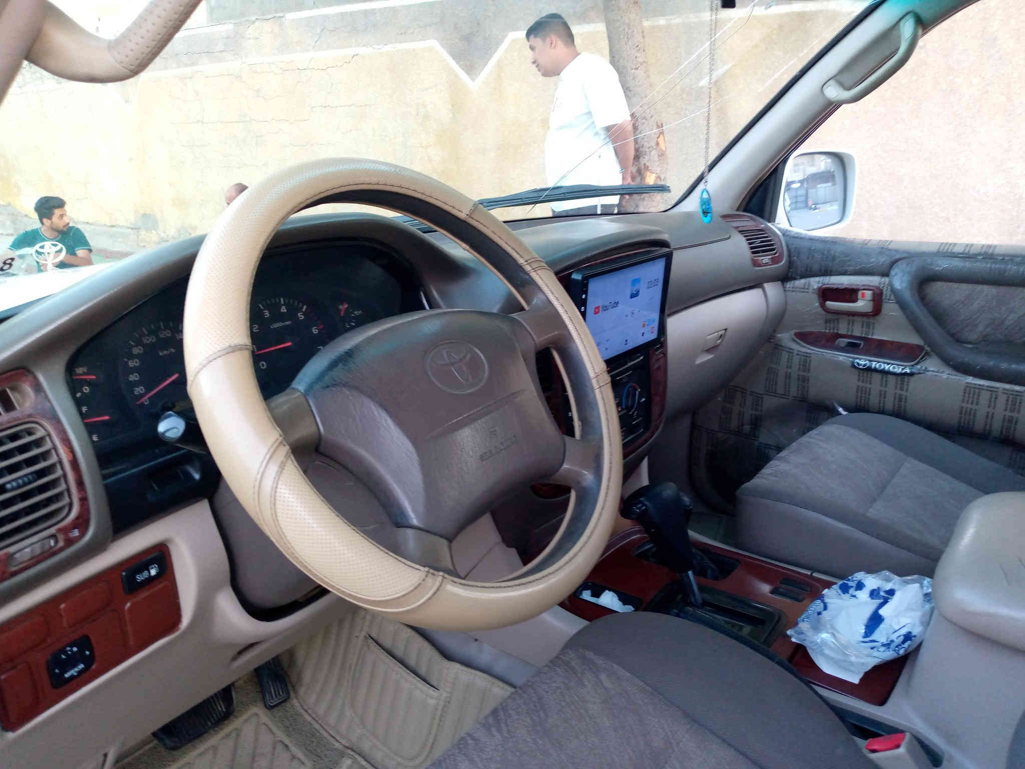 من رخصة مدير الكروب المحترم للبيع لاندكروزر قطري 2001 كامل المواصفات اوتوماتيك بدون فتحة تبريد شغال ثلاث قطع مع ثلاجة الماء تخم تاير اجنبي نضيف جدا مع تخم تاير جديد بالكرتون بعدة ما مشدود بدي جدا حلو تبديل جاملغ أمامي فقط اثر طخة بارد ثلاث قطع والسونار موجود محرك ممتاز قير شغال بي نقص بسيط النمرة الثالثة بيهة صفنة قليلة باسمي رقم انكليزي مجدد لل2030 بغداد سعر البيع 135 من الاخير والسيارة أن شاءالله احلى من الصور وإذا مراوس بسيارة مناسبة مع فرق السعر اراوس العنوان بغداد الحسينيه ***********
