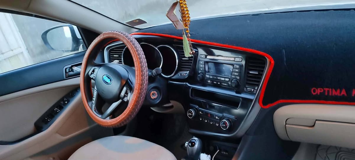 السلام عليكم كيا أوبتيما 2013 خليجي محرك 2400 كفاله ماعده شخط موضح  عليه وتجي وتشوف بعينك  السياره جديده مكان السياره ناصريه  الشراي يتصل على الرقم *********** واتسابب
مكان السياره ناصريه
