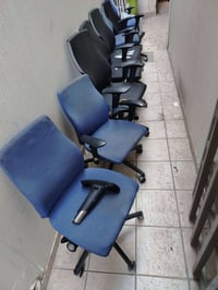 كراسي عدد ١١ نص ضرر بسيط ونص جديد. مكاني المنصور 07707559315 واتس