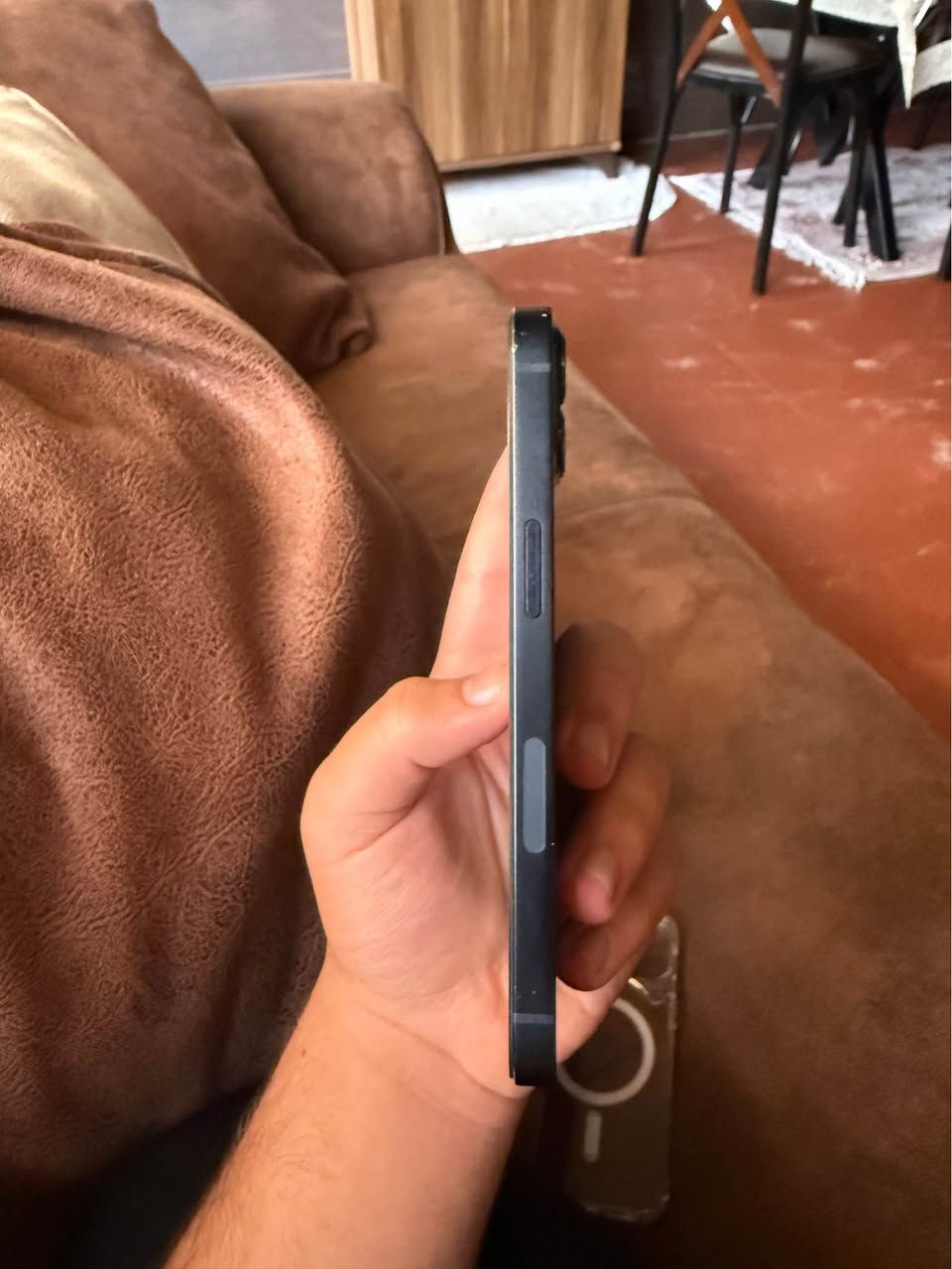 ايفون 📱 13 عادي ذاكرة 128 مبدل شاشه اصليه ثلاث خيارات و فيس ايدي شرط شغال بطارية 77 بلادي ما مبدله استخدامي الشخصي . زاخو, دهوك


**إذا كنت صاحب هذا الإعلان وتريد حذفه لأي سبب، رجاءا أرسل رسالة إلى الدعم الفني**
