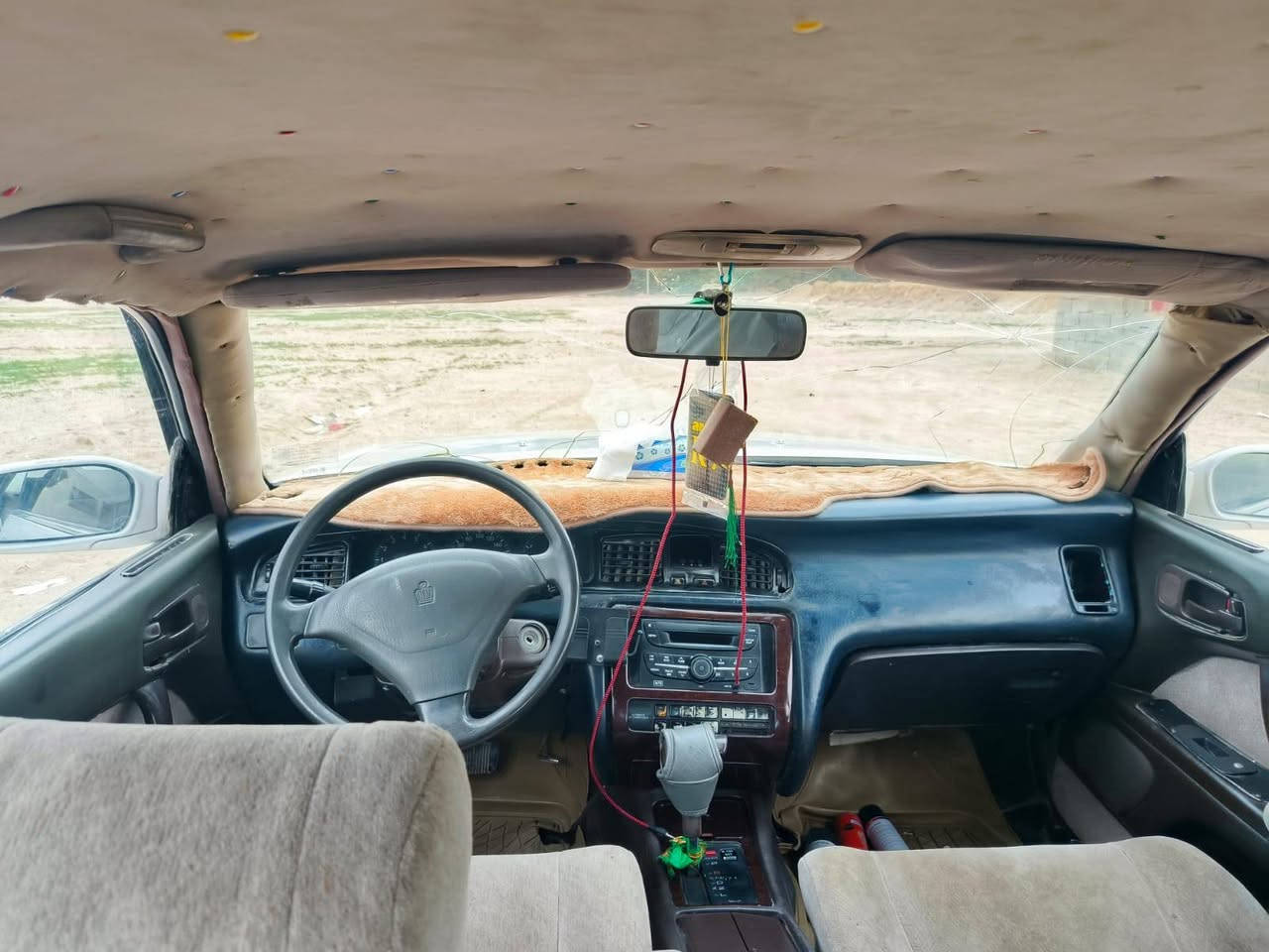 السلام عليكم سيارة بطة فصل  للبيع موديل 95 رقم ذي قار /أ/ مشروع وطني تحويل مباشر مكينة وكير كارتون جديد كفالة حدادة جديدة طخم تاير جديد كهربائيات شغاله السيارة كفالة عامة كص ونقل وضربة السعر 41 وبيها مجال بسيط للشراي مكان السيارة البصرة سفوان رقم صاحب السيارة ***********
