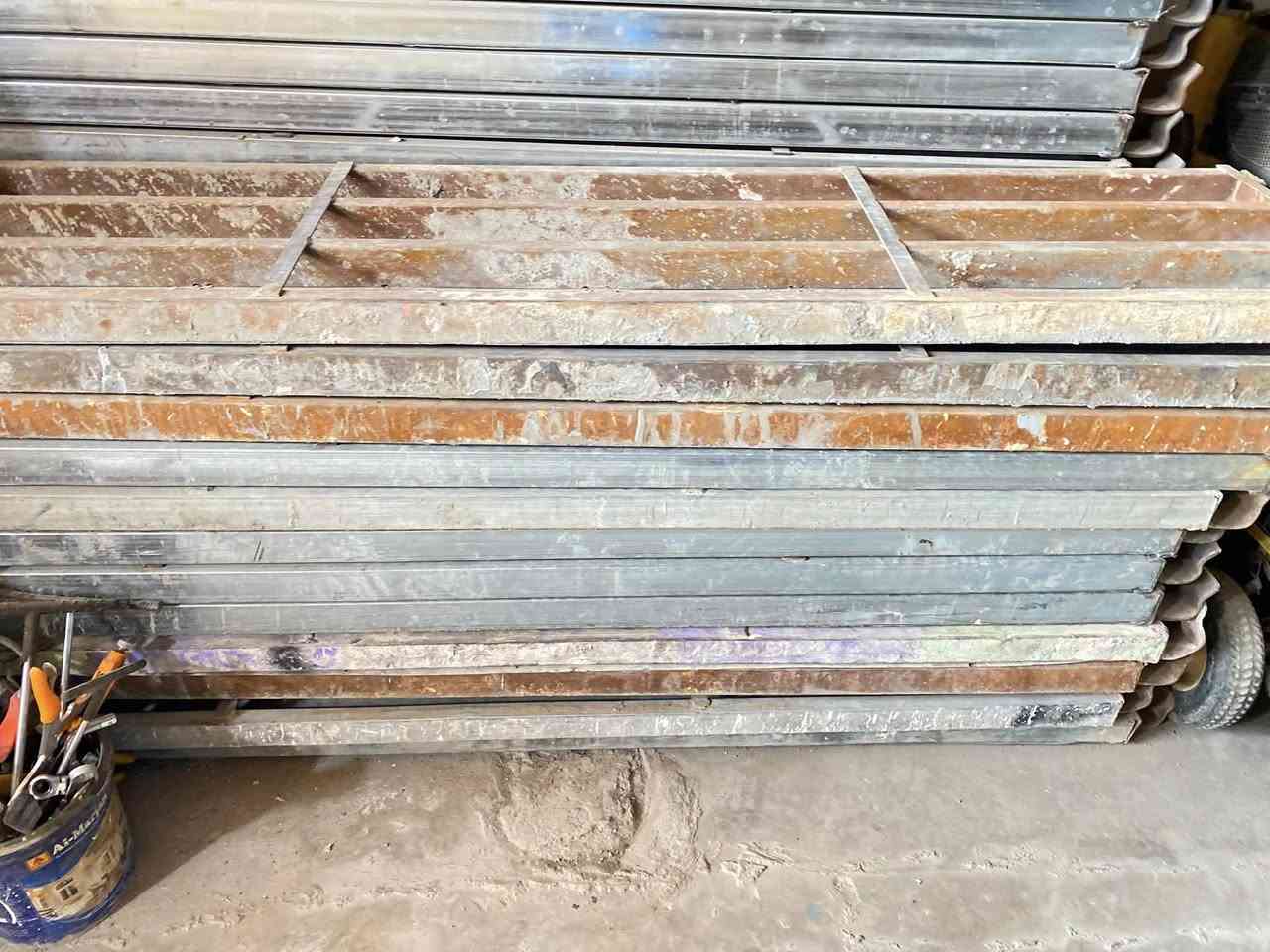 سكله اقفاص استعمال قليل جدا 🪜
الأرتفاع 170 سنتم 
العرض 90 سنتم
العدد:- 7
السعر :-  60 الف نهايته

العنوان كوفه شارع المطار سكلة السيد العرباوي ركن شارع علگم. 
موبايل :-  ***********
