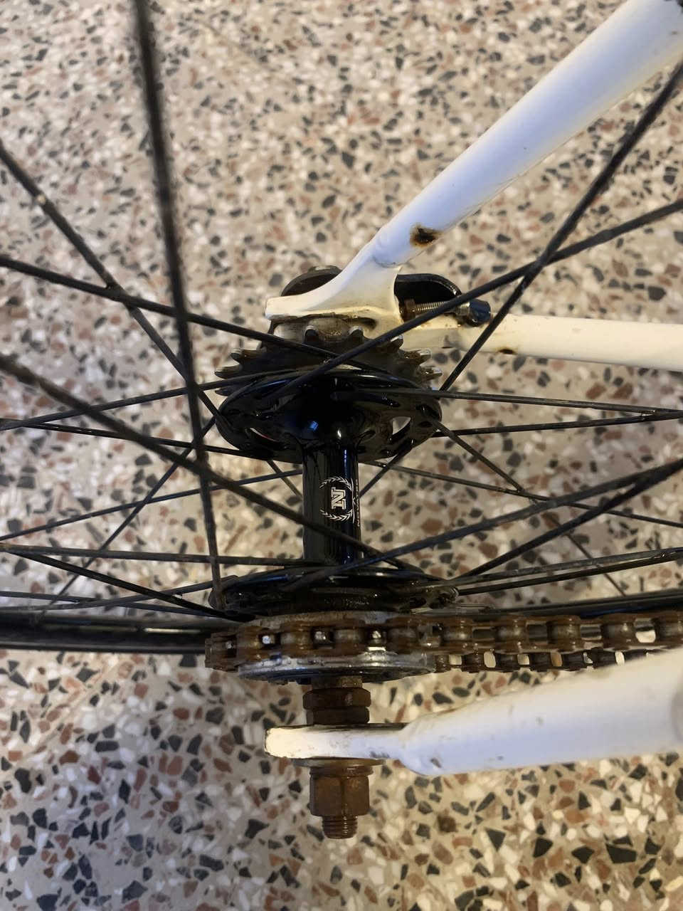 السلام عليكم بايسكل C700 للبيع بايسكل نضيف جدا مثل ما موضح بل شكل نقص بريك امامي فقط السعر 110 وبي مجال المكان الغزاليه البكريه هاذا رقم بي واتساب ***********
