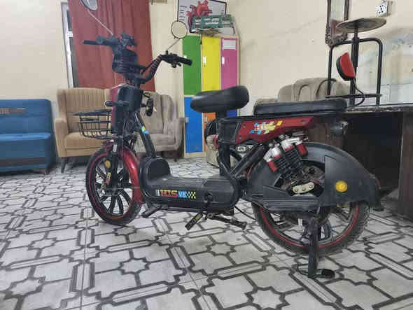 السلام عليكم دراجه شحن حجم الكبير السعر ٣٠٠ وبيه مجال ناصريه مركز *********** ناصرية
