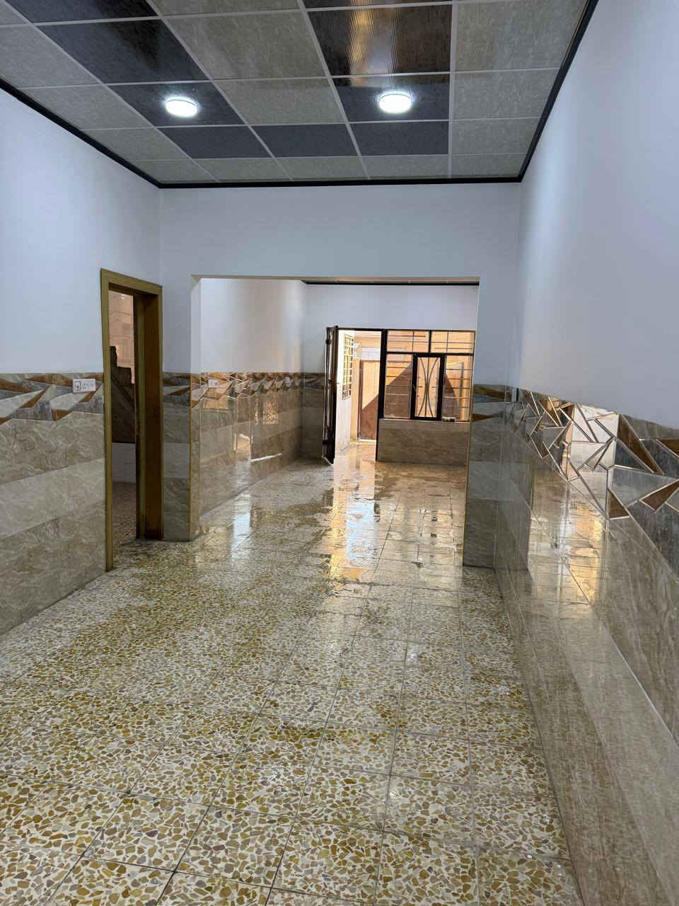 بيت 100 متر للإيجار حي السماح 90 فرع مدرسة صناع الحياة التواصل مع الرقم ***********8 سعر الايجار 275 الف
