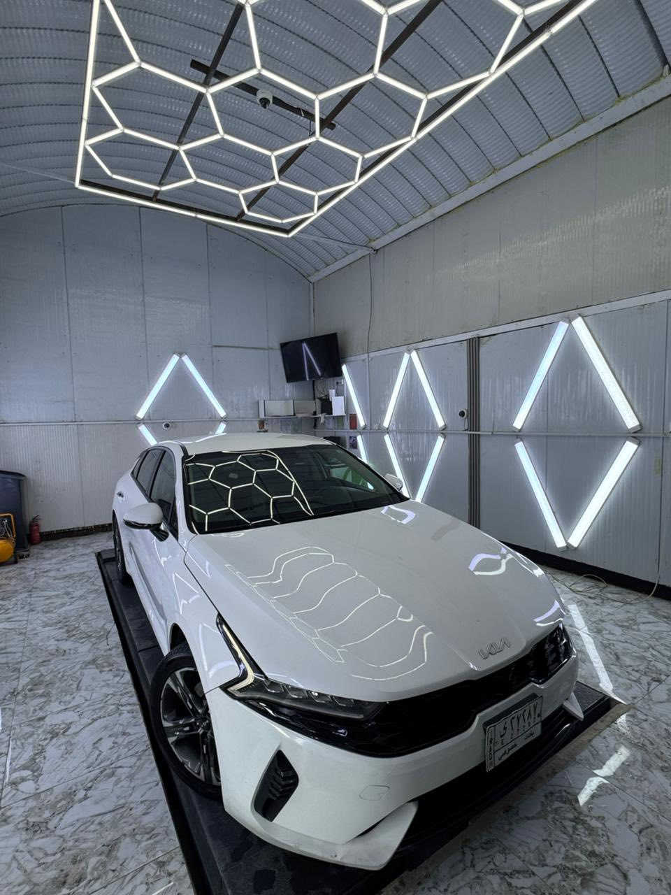 سلام عليكم.  للبيع
K5 

نص فول 

- موديل 2023

- وارد خليجي 

- ⁠رقم بغداد 

المواصفات. 

١- حساس خلفي 

٢-كامره خلفيه دواره 

٣-شاشه كبيره لمس نضام كاربلي

٤-مري شفط 

٥-اشارة ترحيب 

٦-بصمه

٧-تحكمات ستيرن 

٨-بك لايت ابو النشره

٩-انضمت قياده 

١٠- ⁠دخول ذكي 

١١-ويل كروم.  

محرك 2000 دوش 

ملاحضه. السياره كفاله من كلشي ماعدا سحب كارت بهلال الجاملغ الخلفي وبارد بخشم البنيد على كد شبر البقي كفاله من كلشي 

السعر ب ١٨٩وبيها مجال للطيبين 

مكان السياره بغداد العامرية 

رقم الاهاتف للاستفسار ***********
