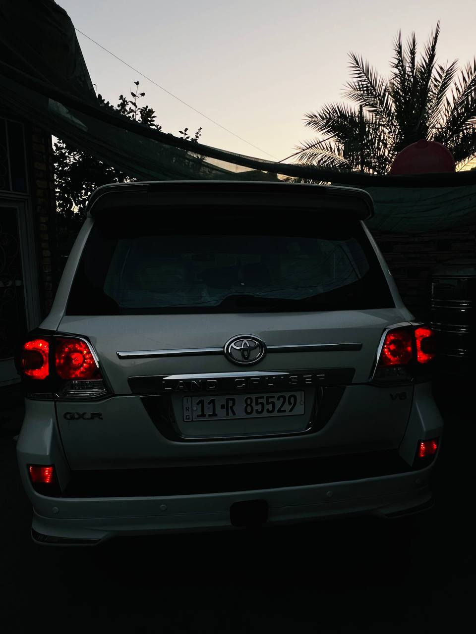 لاندكروز 2014 💜
بريم أصل رقم بغداد 💜
💚 السعر 288 بيها مجال.💚 
ماشيه 245.
اربع قطع ما مصبوغه ولباقي مصبوغ جنطه + بابتين + جاملغ خلفي ما مصبوغات 
سياره كلش نضيفه اي نقص ما بيها
مكان بابل الاسكندريه.
الاتصال ***********
***********
