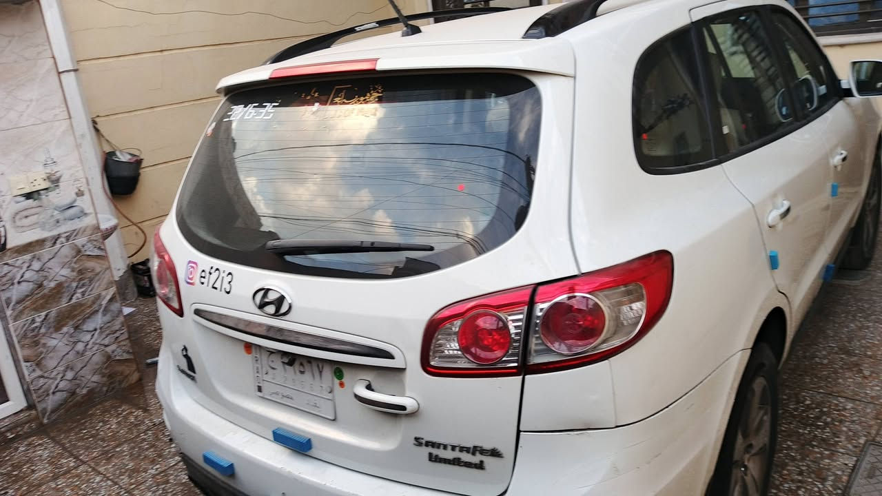 السلام عليكم سنتافي ٢٠١٢للبيع فول موصفات للخير محرك٦سلندر سياره خير من الله بصمه وبصمه ابواب فتحه ٧راكب وبقيه معروفات سياره بيه صبع قبق جنطه فقط وبارد بل جاملغ فقط باقي مكفول رقم بغداد بسمي سياره السعر ١٤٥وبيه مجال الرقم ***********او***********
