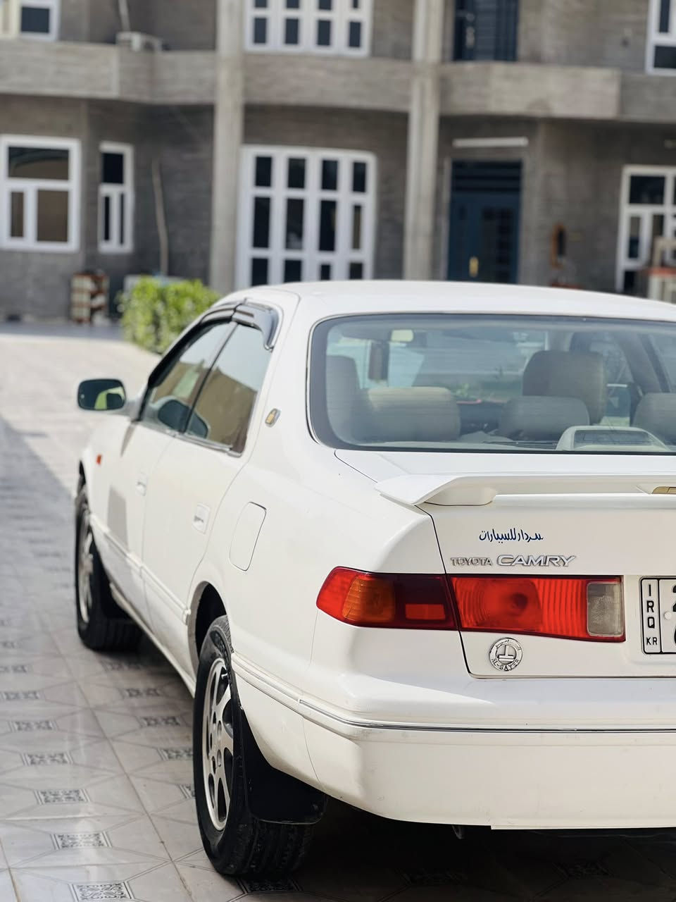 السلام عليكم/ كامري 2002 للبيع قطعتين صبغ فقط للاتصال ***********
