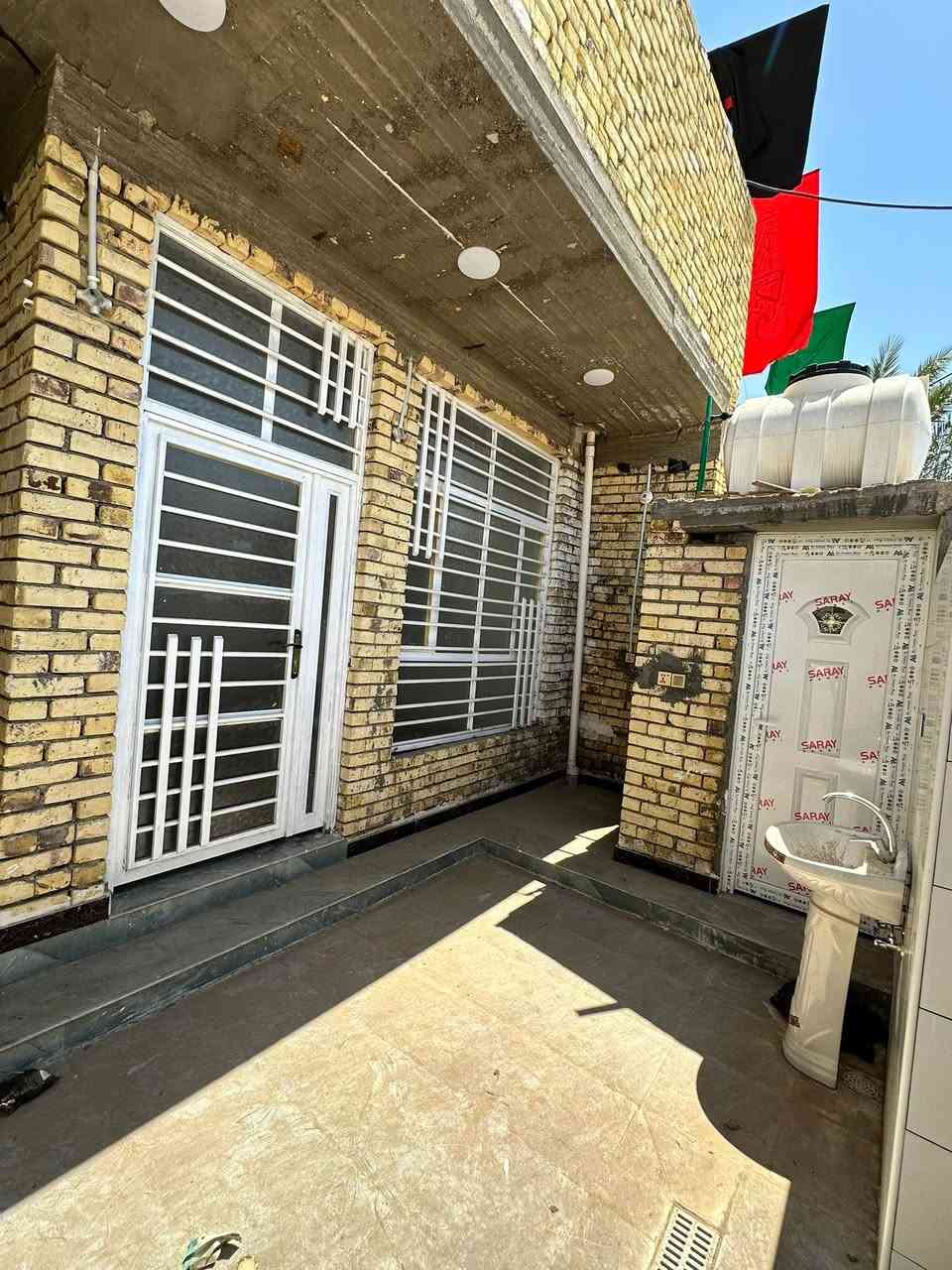 السلام عليكم 🌹
دار للبيع مساحه 150 متر (واجه 6  ونزال 25)
زين قوس مربع الذهبي بناء  2026 
يحتوي طابق الاول  على غرفه نوم ومطبخ  وصاله واستقبال وطرمه مع مجاميع صحيه داخل وخارج 
طابق ثاني بيتونه كبيره وستاره 
بناء درجه اولى ما مسكون فارغ حالياا
ارضيه لوح بورسلين 
للاستفسار 
***********
