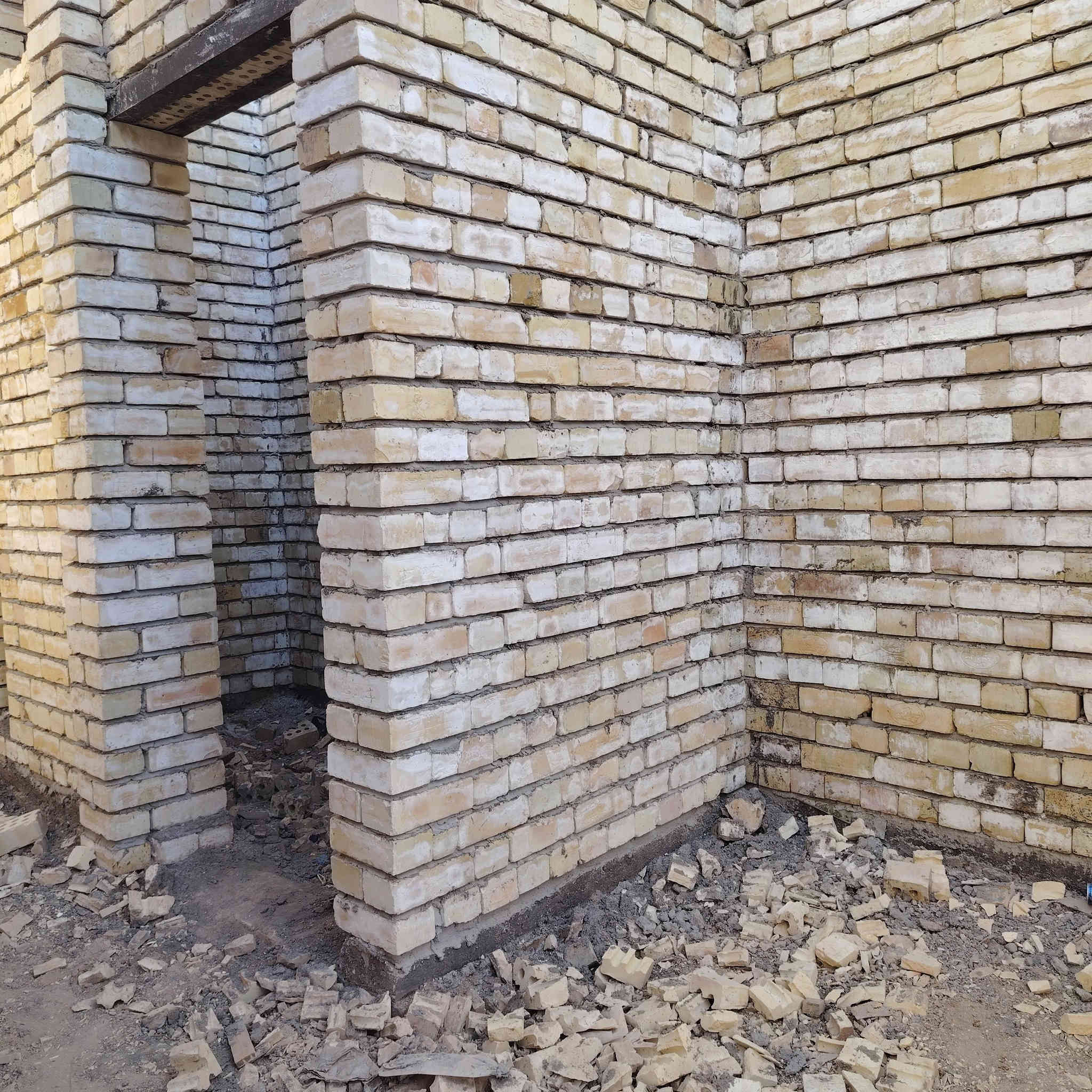 هيكل للبيع لمساحه 100 والواجه 7 وربع ونزال ١٣ يتكون استقبال مطبخ وغرفه نوم صحياات صاله درج العنوان الشعله الدوانم قرب الحسينيه أم البنين الاستفسار ***********
