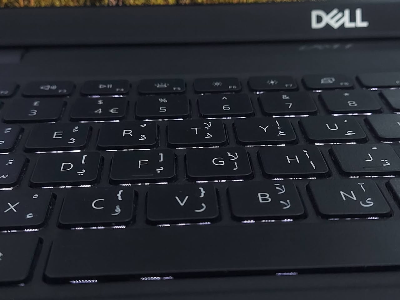 320 ألف قفل
 Dell Latitude 3520 للبيع فقط
سوبر سلم
لابتوب كلش نظيفة واستخدام قليل والشحن كلش زين تنساه يدوم لفتررات طويلة، ممتازة للدراسة، الأوفيس، التصفح، البرمجة، البحوث، تشغل برامج التصاميم الخفيفة والمتوسطة، مناسبة لبعض الالعاب الخفيفة.
المواصفات:
 المعالج Intel Core i5 الجيل 11 فئة G7
الرام 8GB DDR4 (قابلة للتطوير حتى 32GB)
التخزين: 256GB SSD NVMe (قابل للتطوير) سريع جدا
كارت الشاشة:  Intel Iris Xe Graphics (مدمج)
 شاشة 15.6 إنش FHD
منفد تايب سي
كيبورد ليزري ضوئي عربي / إنكليزي
 ويندوز 11 برو مفعل #أصلي
  نسبة النظافة 97–99٪ والملحقات(ماوس+ماوس باد+الشاحن الاصلي)

للتفاصيل أكثر تواصل على الخاص او على #الواتساب ***********

