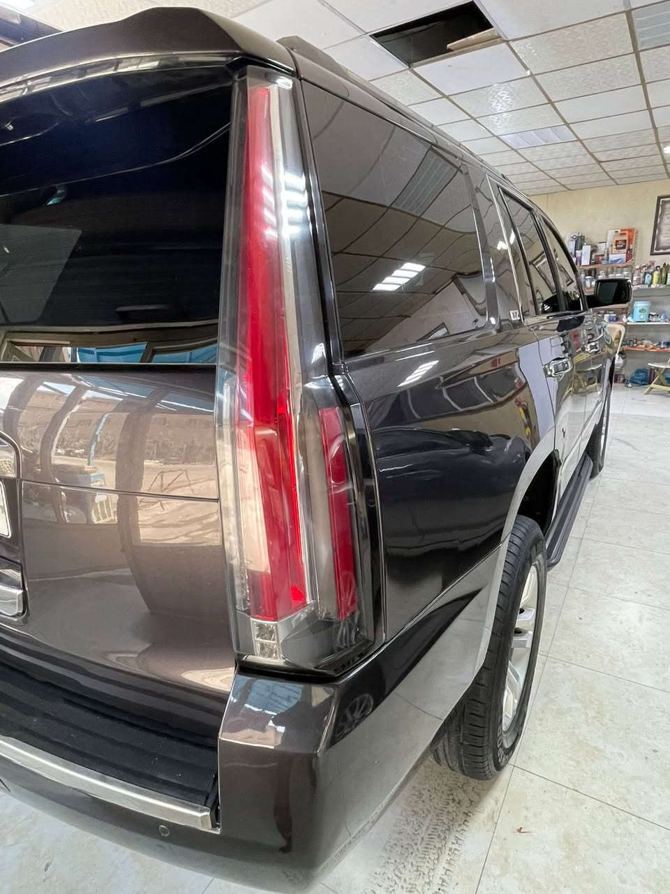 تاهو والعز الله 😂 بدون مراوس فقط بيع 
خليجي LTZ
فول فول مواصفات فورويل سلايد فتخة سقف 
شاشة كبيرة لمس كاميرا حاسه راردارت 
حاسات تحكمات ستريت بلوتوث اوكس كار بل 
 محرك 8 سلندر 7 أركب 
محرك كير واير بشرط مامفتوح 
سيارة حيل نظيفة كلشي عل بلاد جديد 
سنوية هزة كلشي جديد مدفوع لـ
باسمي السنوية بشرط تحويل وغرامـة
سيارة مابيـها دينار مصرف كامل من كل نواحي
السياره بيها 3 قطع صبغ السعر بلاش بلاش بلاش *********** السعر 275 ورقه وبيها مجال ارخص تاهو بل عراق بيع فقط بدون مراوس
