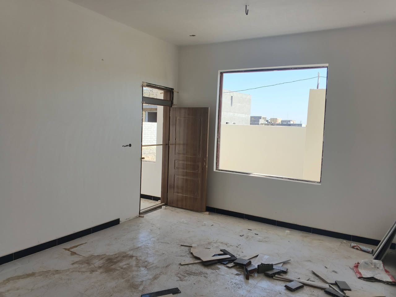 السلام عليكم بيت العدد 2 كل واحد  مساحة 200 متر  خلف حي الجامعة مجاور مجمع حجي حيدر هندي  للتواصل 
***********
