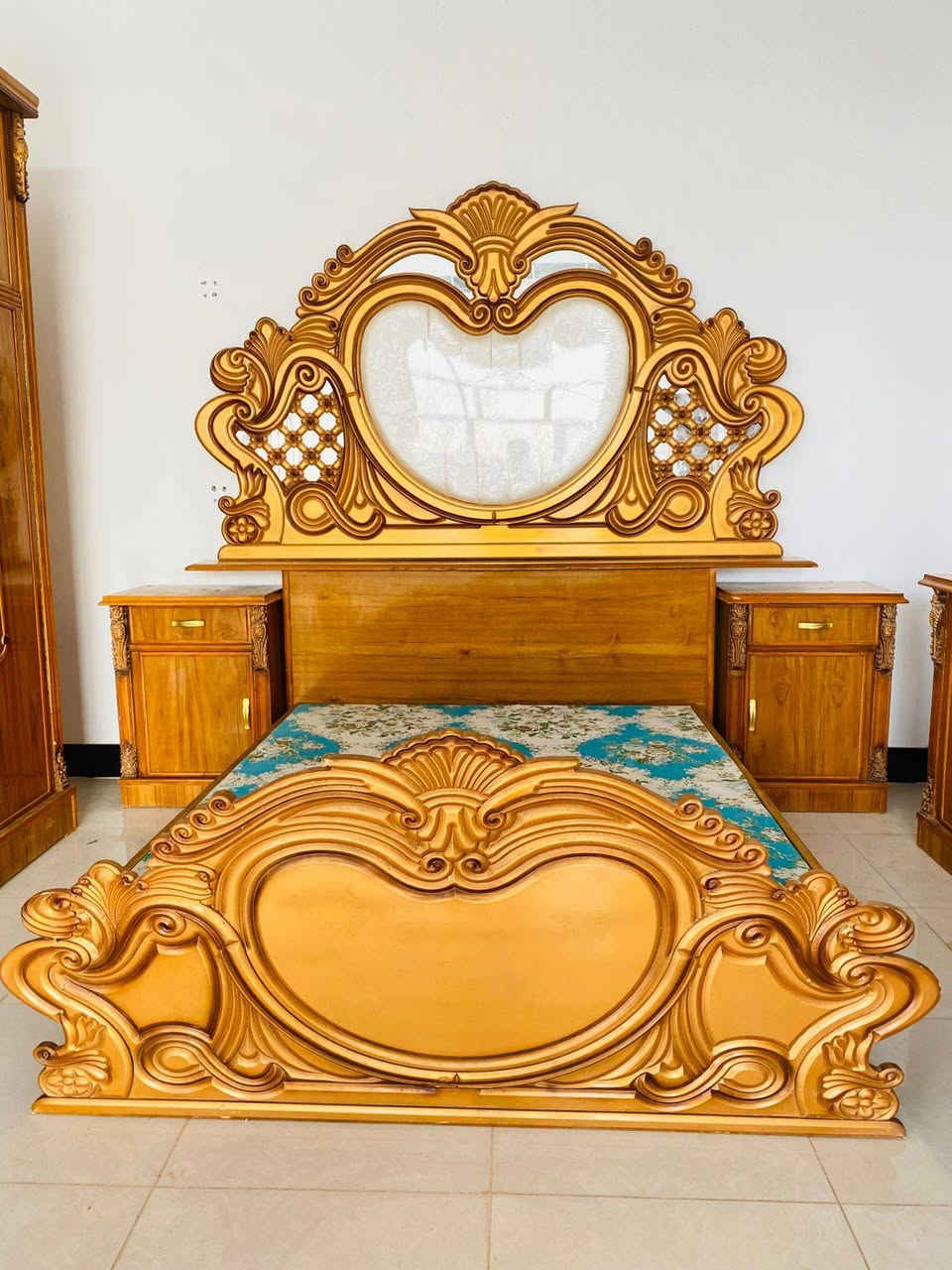 غرفه نوم صاج عراقي حطاطه استخدام اقل الشهر جديده طك جلخ مابيه السعر مليون 400 وبيه مجال ***********
