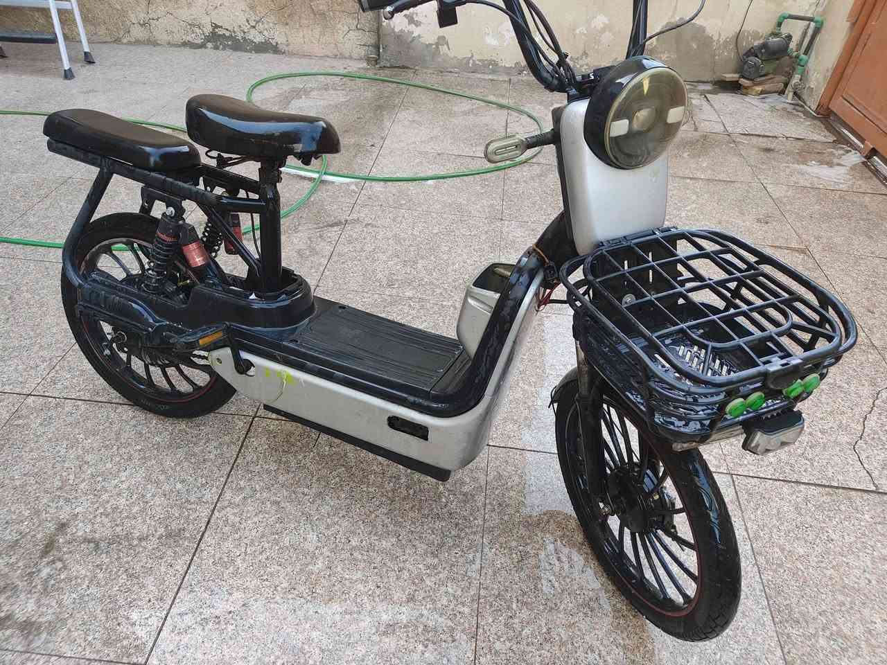 دراجة شحن بطارية ليثيوم 18 امبير 
ملف 500 واط مزود عقل 1000 واط 
تشغيل 
مفتاح 
بصمة
موبايل 
دكمة خارجية
مغير لون من اخضر للرصاصي 
سعر 400


**إذا كنت صاحب هذا الإعلان وتريد حذفه لأي سبب، رجاءا أرسل رسالة إلى الدعم الفني**