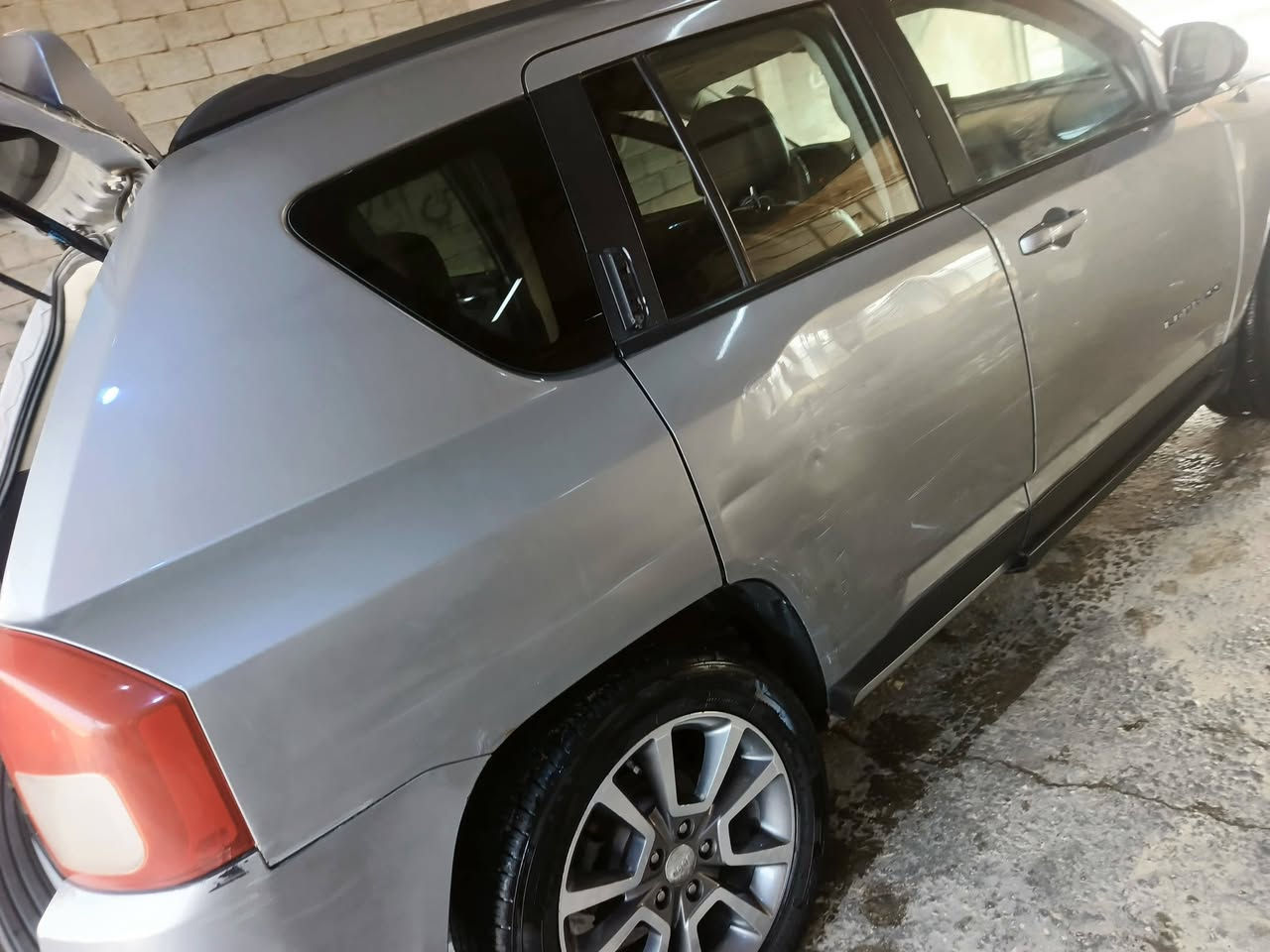 السلام عليكم جيب كومبارس
سياره محرك وكير تبريد جاهزه مابيه نقص
2017  بسمي بيه بنيد وجاملغ بيه طخات شوف العين السعر ب١١٢  وبيه مجال مكان ناصريه 
الشراي يتصل ب الرقم ***********
