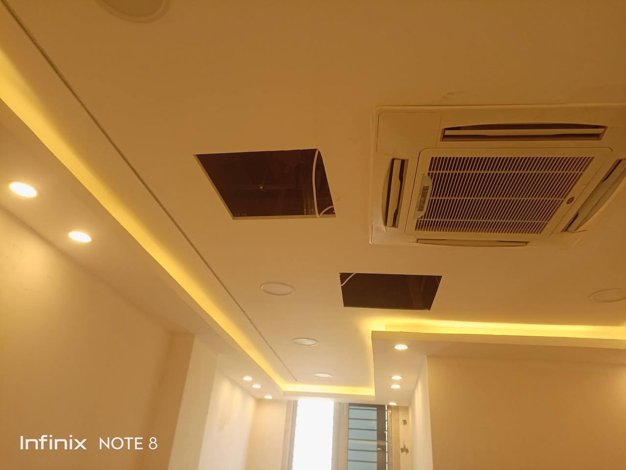 السلام عليكم. خلفه عمل جبسن بورد. و سقوف ثانويه وصبغ ومعجون تركيب اطارات بورك و فوم  حسب طلب الزبون ولتصميم. جميع مناطق البصره فقط وشنو تحاج نشتغلك  (***********) اتصال او واتساب
