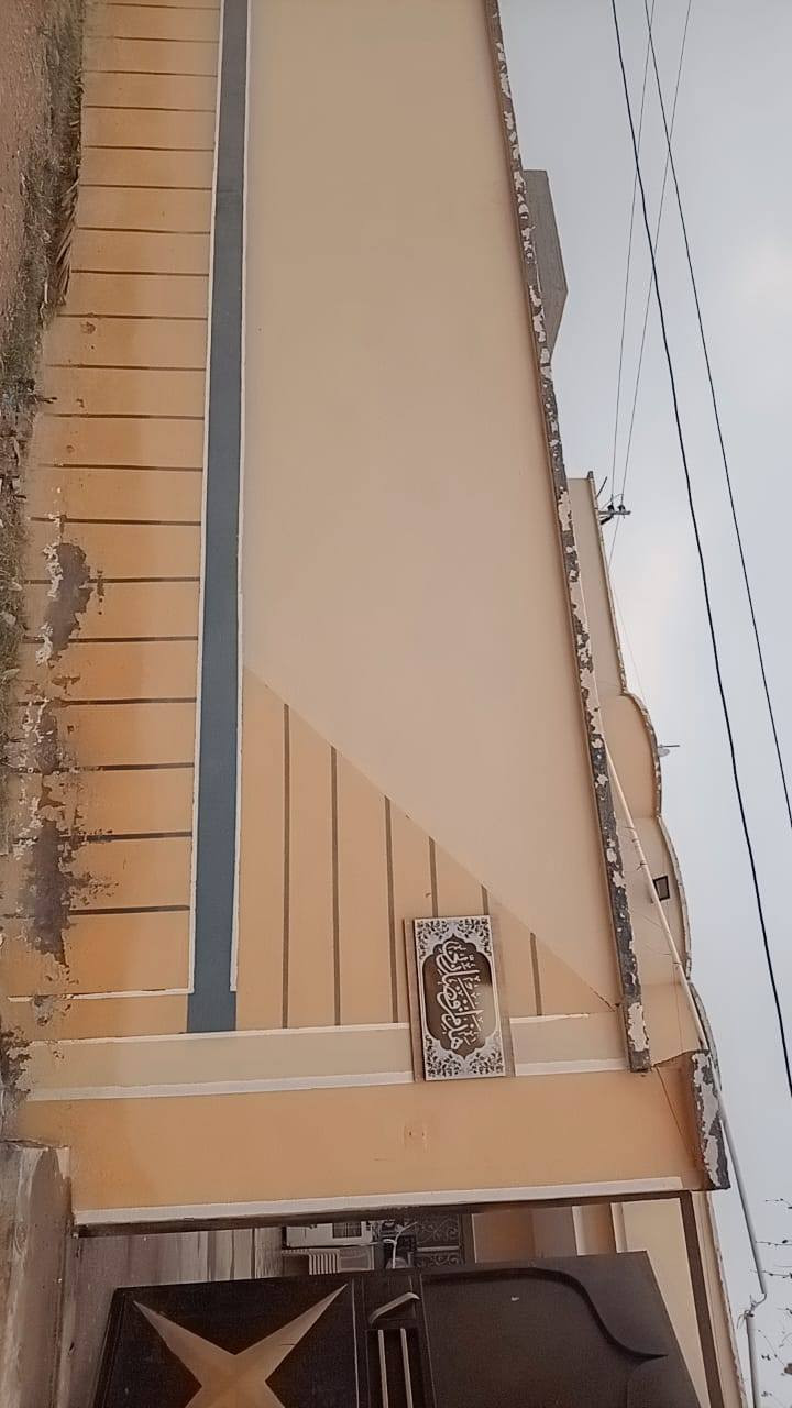 مساحه ٧٠٠عباره عن ديوانيه ومطبخ ٢غرف ارضىي و٢طابق الثاني وبي أحواض سباحه ٢ ومطبخ خارجي
واني ما اعرف سعر البيت لان مكلف بالنشر هاذا رقم صاحب البيت 

***********
