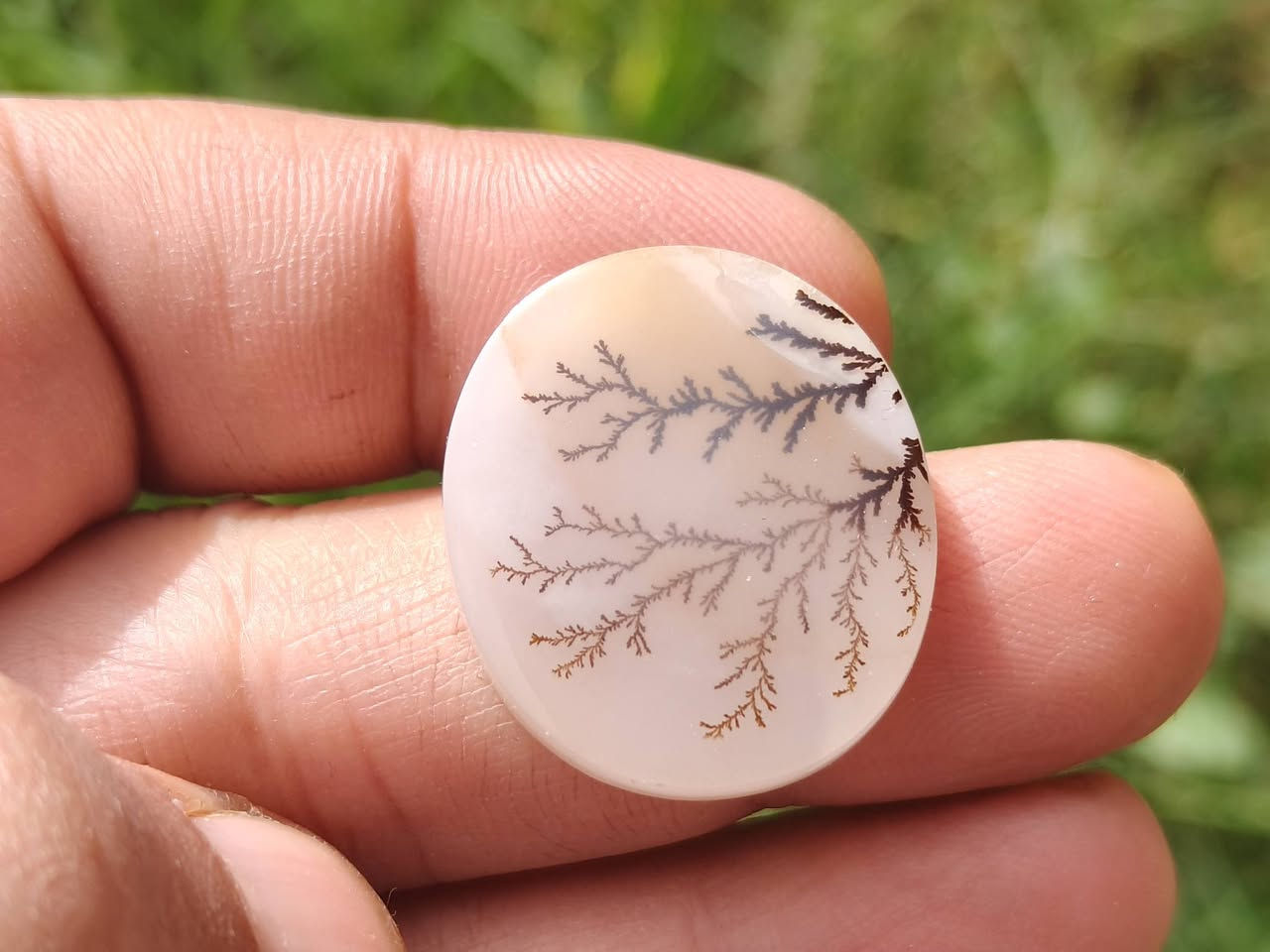 لوحه فنيه من العقيق اليماني الشجري طبيعي حر بالذمه حجم راهي السعر 45  الف ***********
