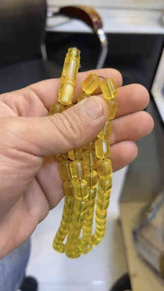 سلام عليكم كهرب بولوني حر طبيعي سبحه خشنه كصه كويتيه خامه سوبر مغيمه حلوه عدد الحبات 78خرزه وزن 58 غرام مطلعه من عده خرزتين بكركوشه ومسوي 15 حبه سوار السعر 300 الفمكاني بغداد الاعظميه ***********
