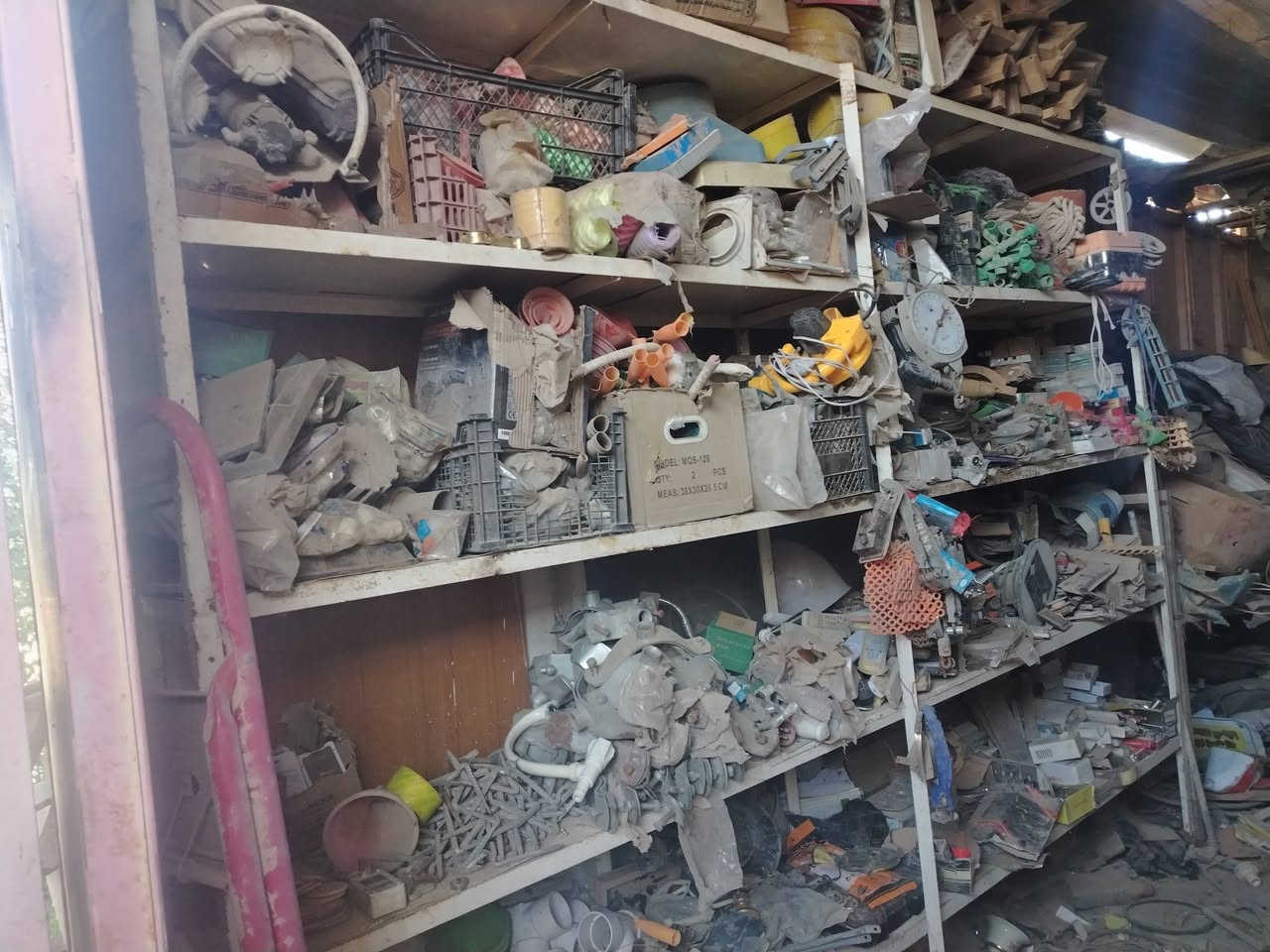 تصفية محل انشائية للبيع مع رفوف للبيع المكان نجف ناحية القادسية ***********
