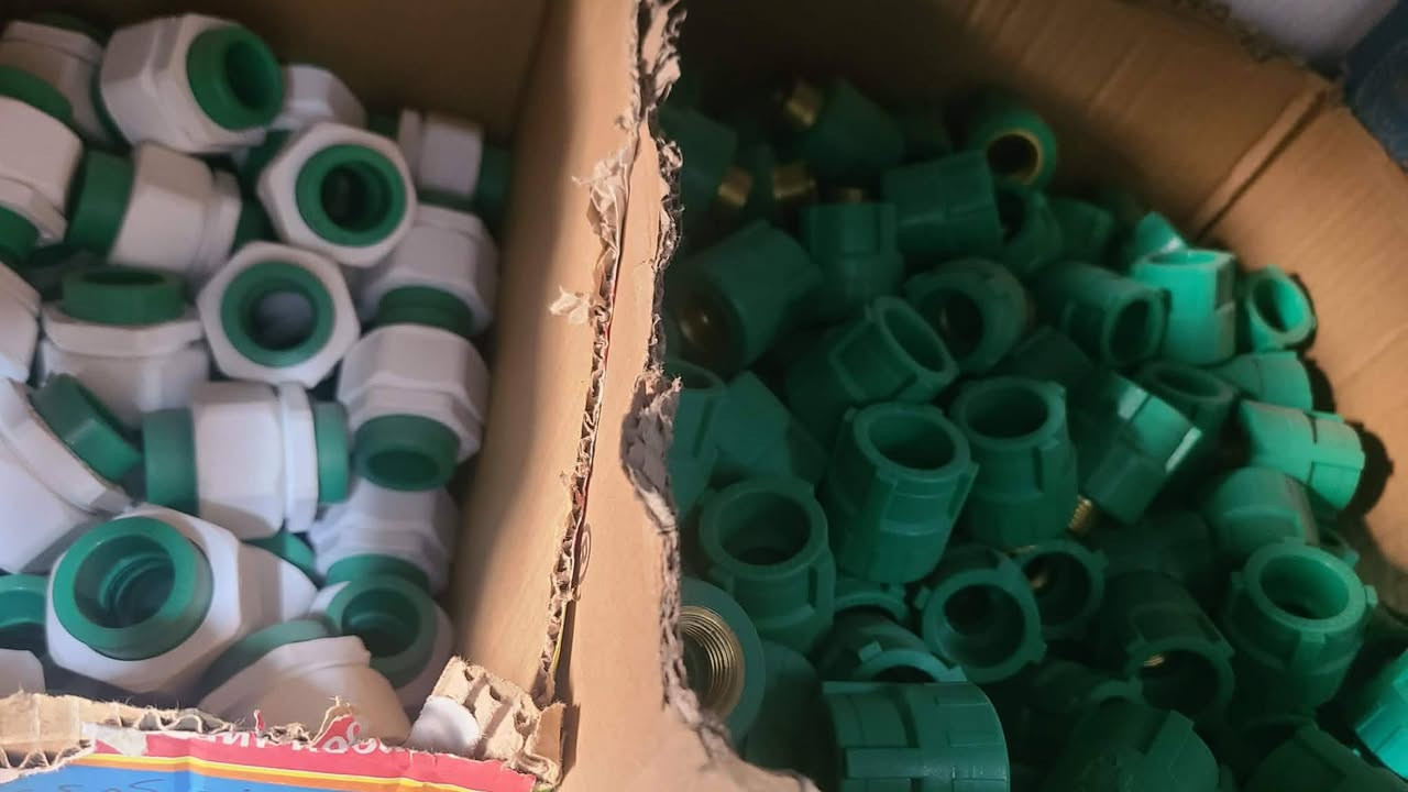 للبيع غراض ملحقات تاسيس مجاري وتاسيس ماء  بسعر مناسب الي يحب يتصل اني مكلف بالنشر  *********** بعقوبة
