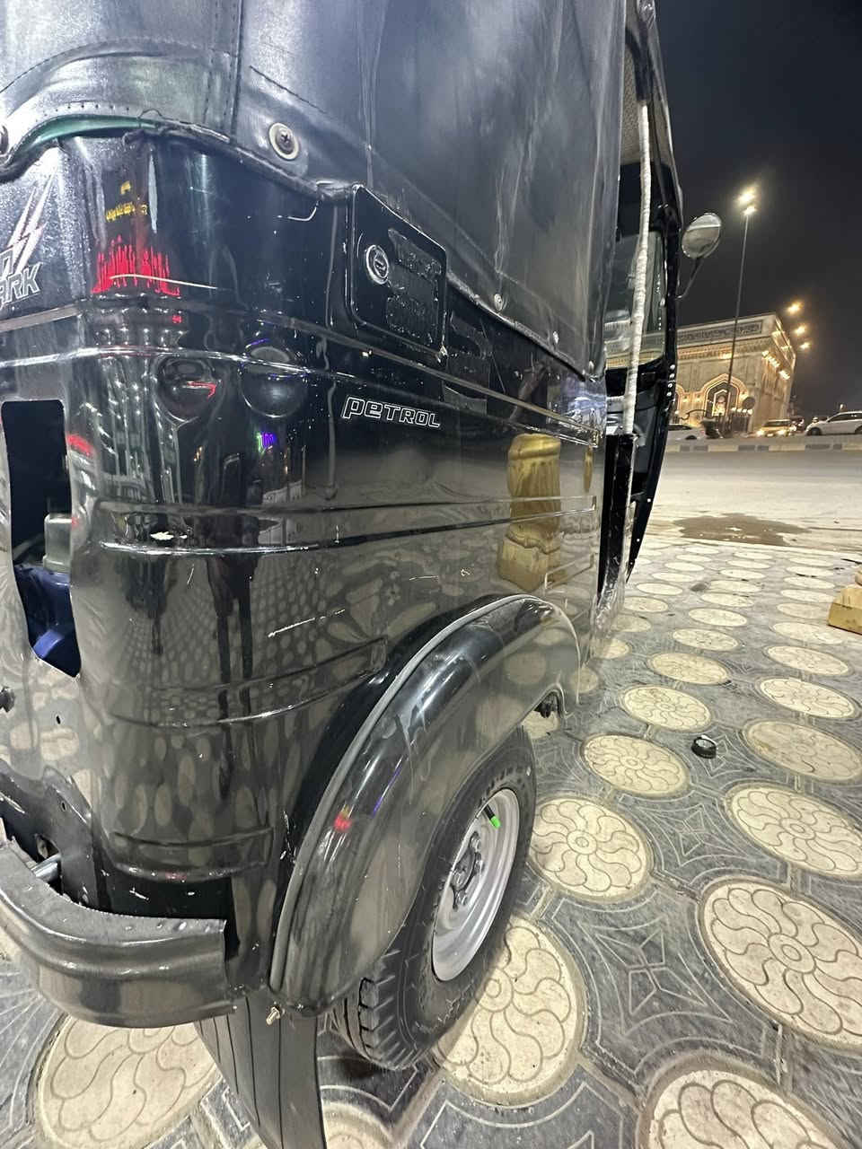 م عليكم تكتك للبيع 2020 كفاله عامه مابيه قطره صبخ ولا بارد لا معمره دوس تكتك خير من الله كيلو متر بعده مربوط ول هندر ما مملوص بيه شخوط 
سعر خاص ✅
مكاني 📍بغداد جديده 
هاتف 📞.  ***********
