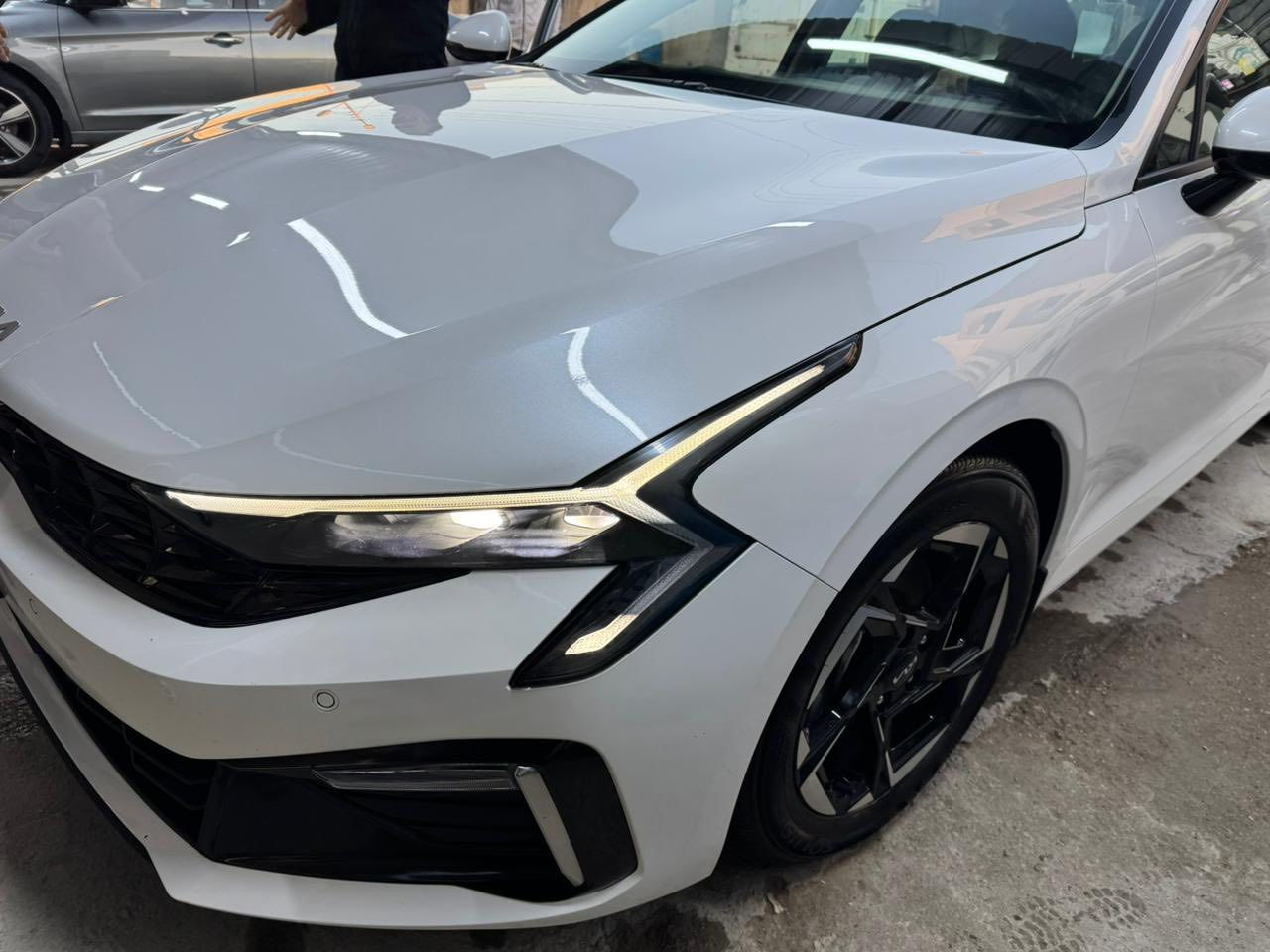 السلام عليكم ورحمة الله للبيع K5 موديل 2024 ماشيه 23 كيلو خليجيه كفاله عامه لا بارد ولا قطره صبغ ولا رصعه اخت الزيرو بصمة كشنات كهرباء شاحن لاسلكي تبريد قطعتين تحكمات السيارة مال جناي بعدها بلزكات الشركه رقم بغداد تحويل مباشر سعرها 218 وبيها مجال قليل الشراي يتصل مكانها بالرمادي
***********
