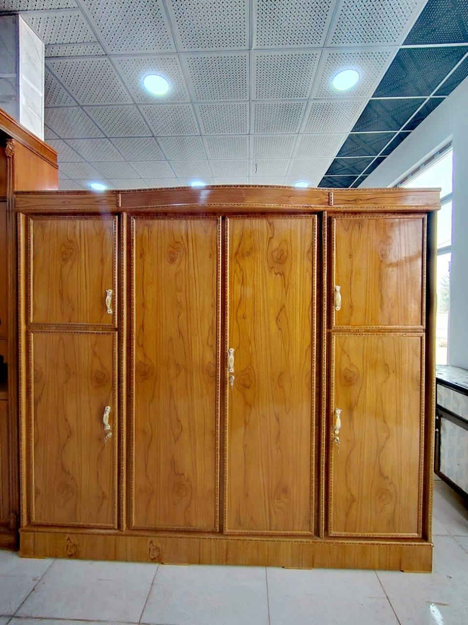 سلام عليكم يوجد كناتير جديد مامستخدم ٤ باب سعر ٣١٠ هاتف *********** العنوان الرمانه
